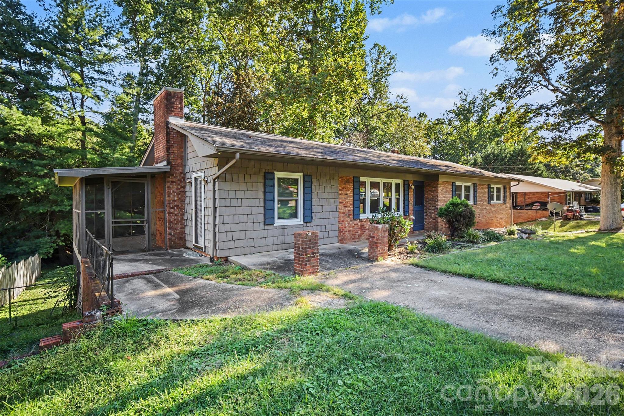 623 Westside Drive Property Photo 2