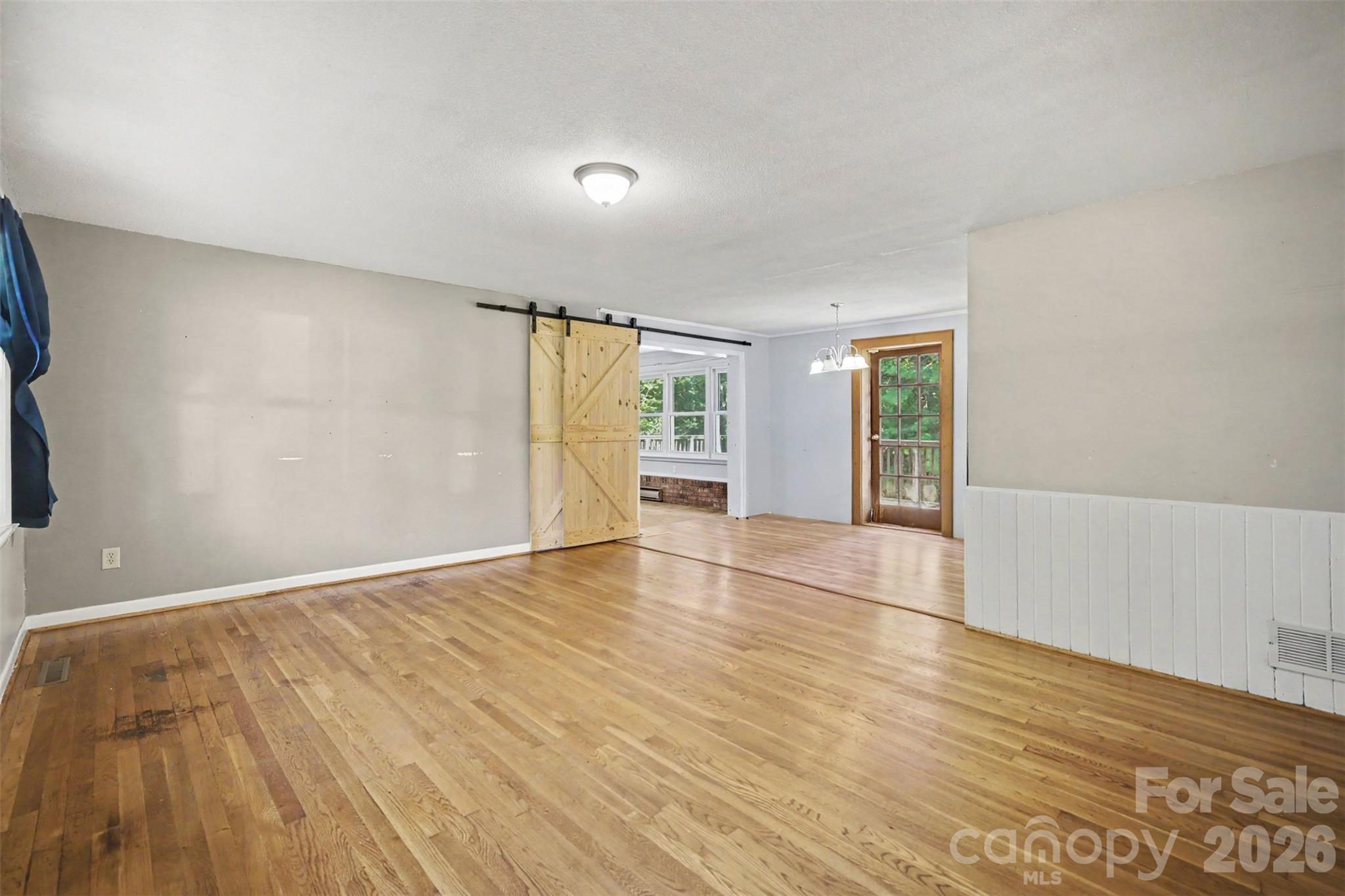 623 Westside Drive Property Photo 6