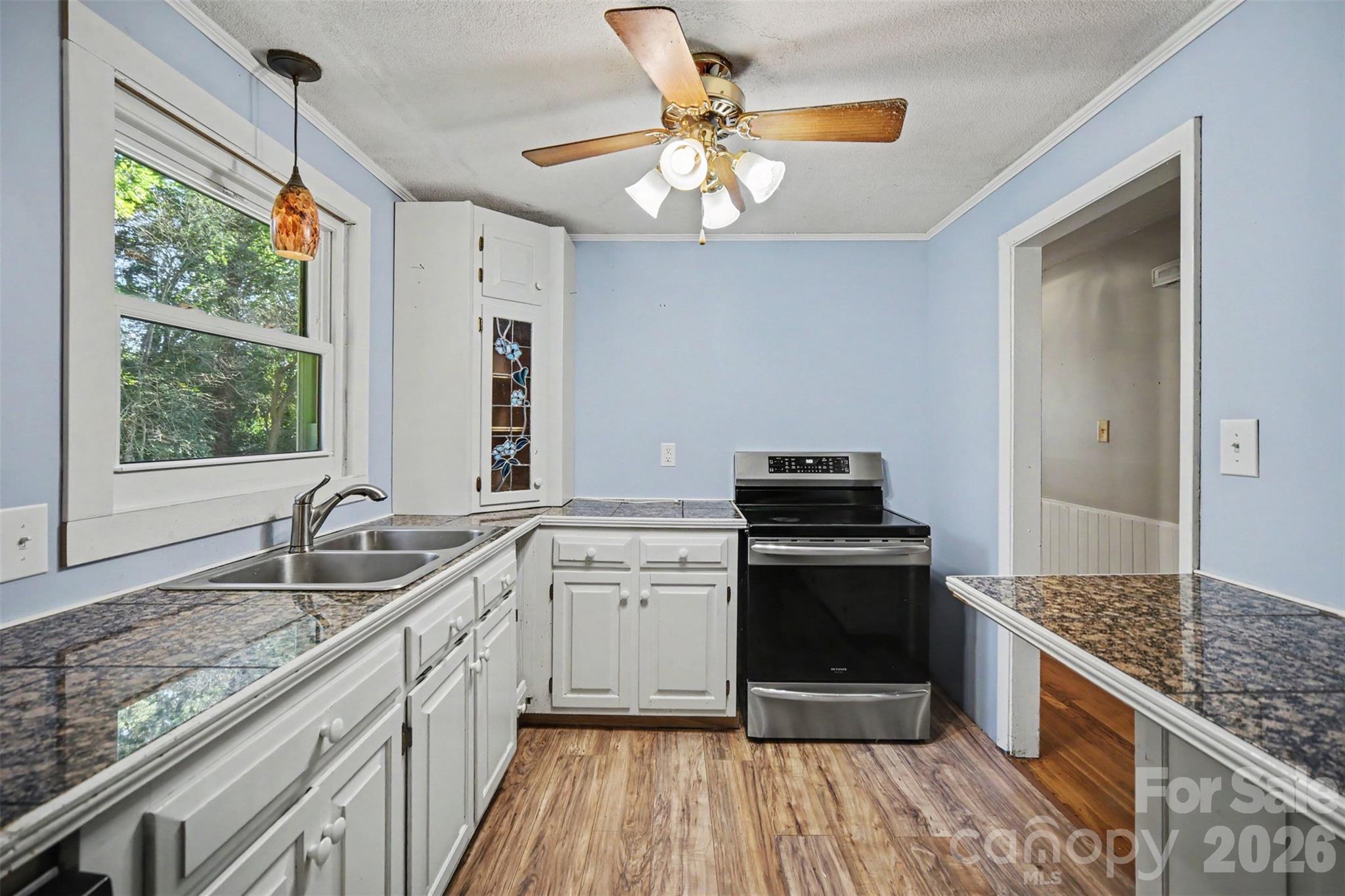 623 Westside Drive Property Photo 11