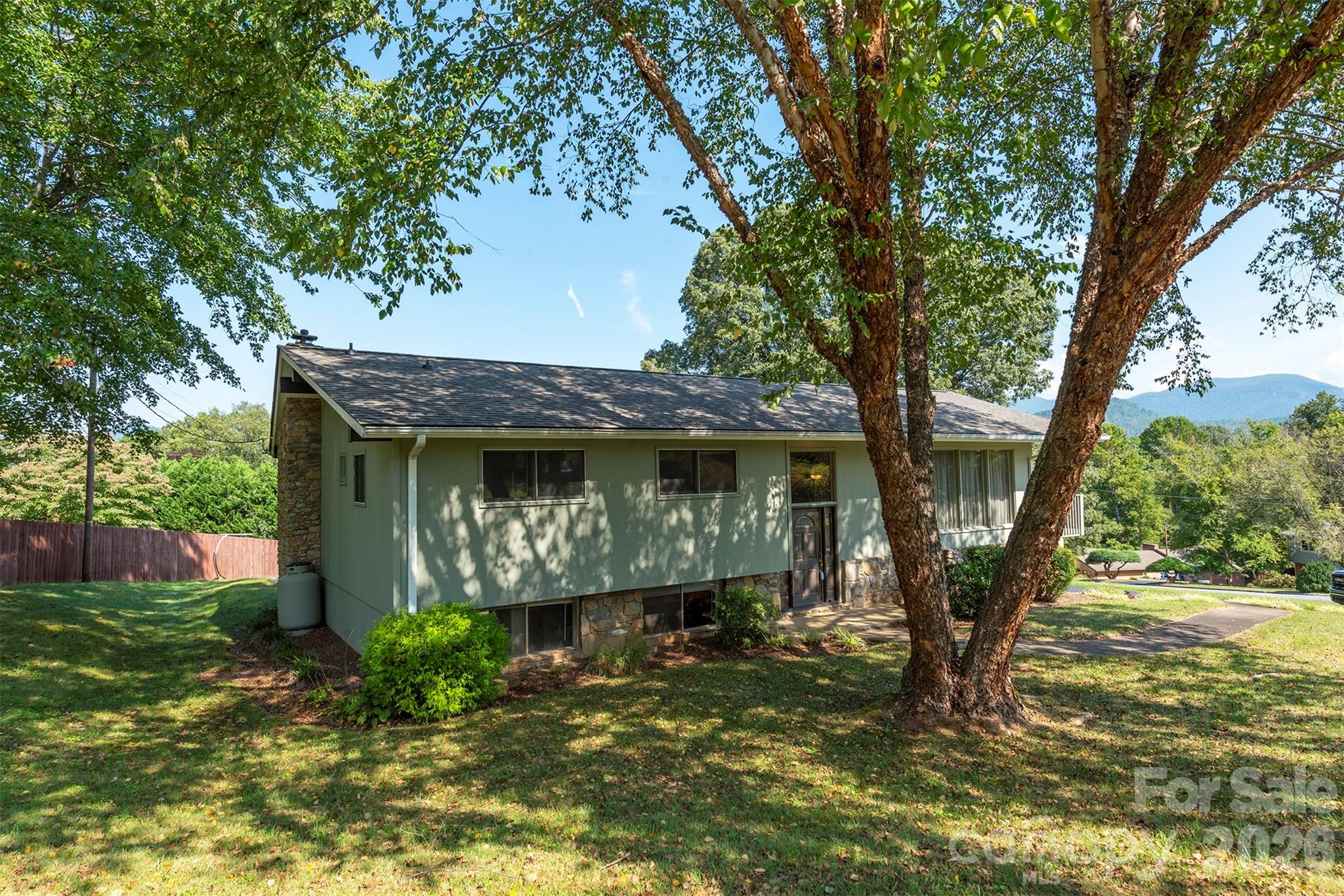 127 College Circle Property Photo 1
