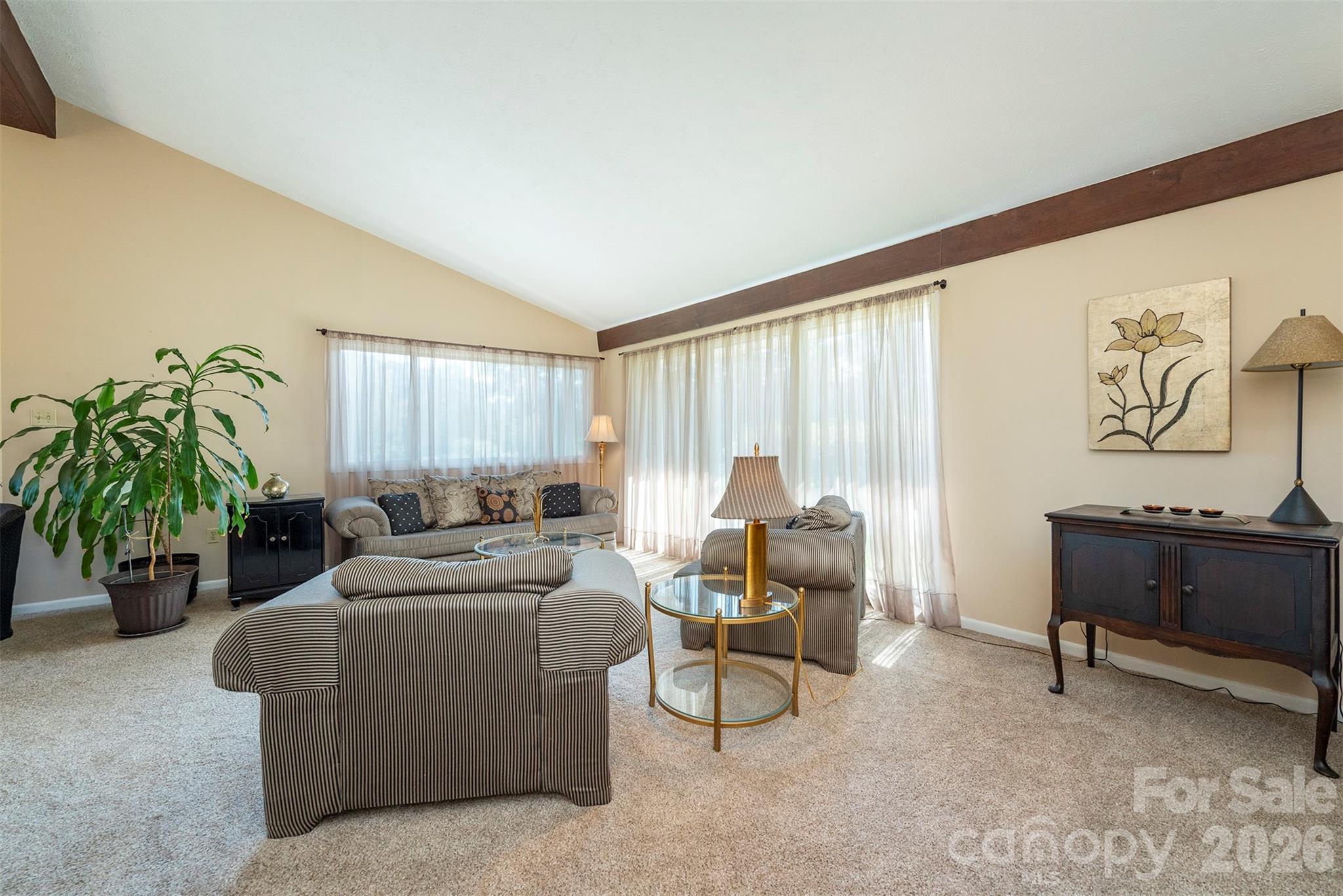 127 College Circle Property Photo 4