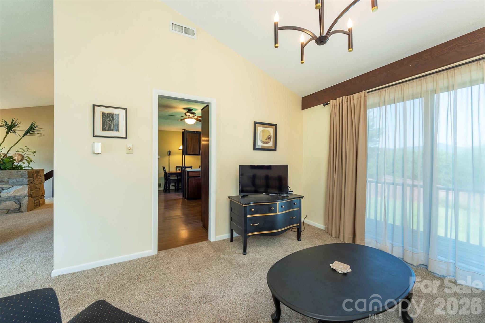 127 College Circle Property Photo 10