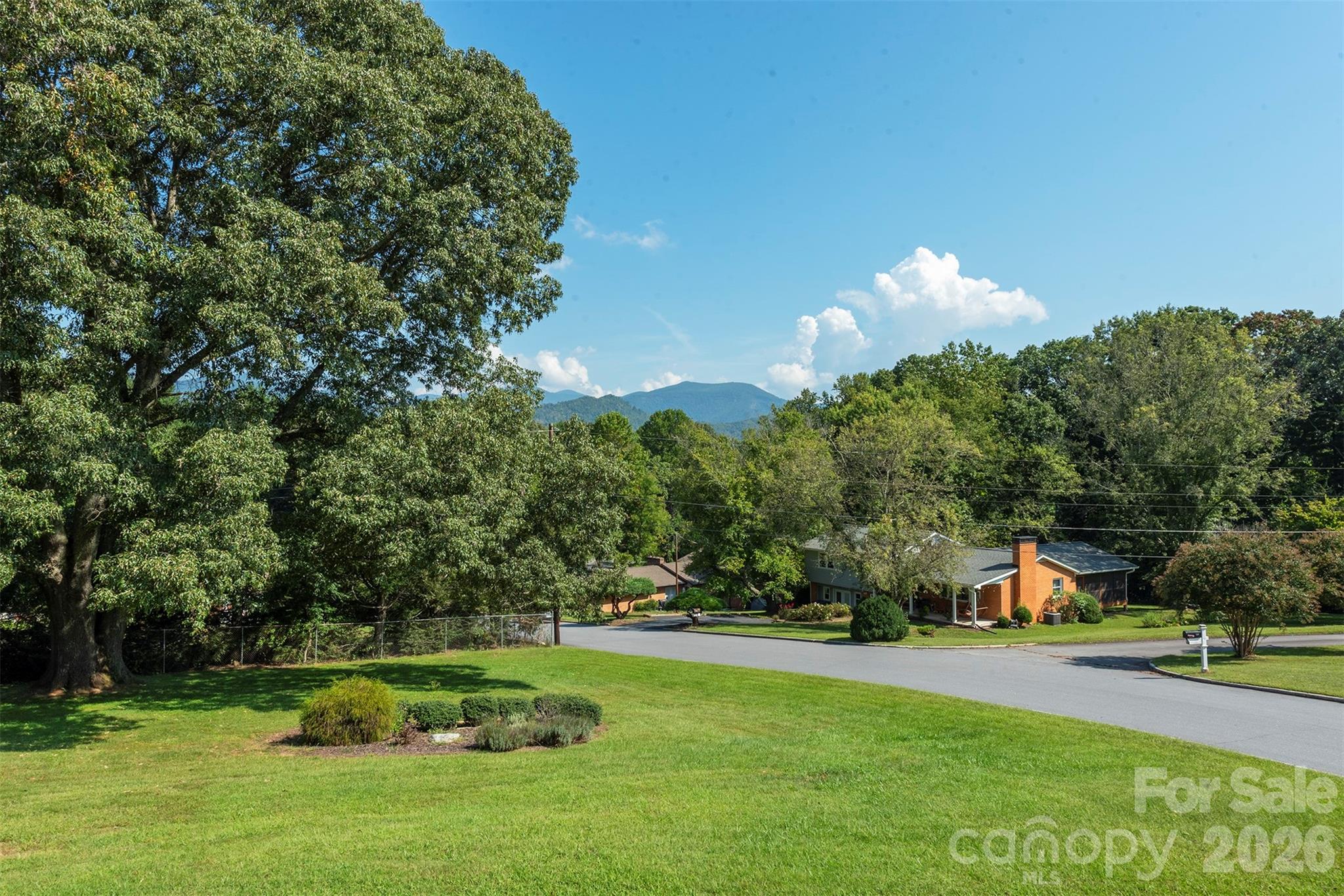 127 College Circle Property Photo 18
