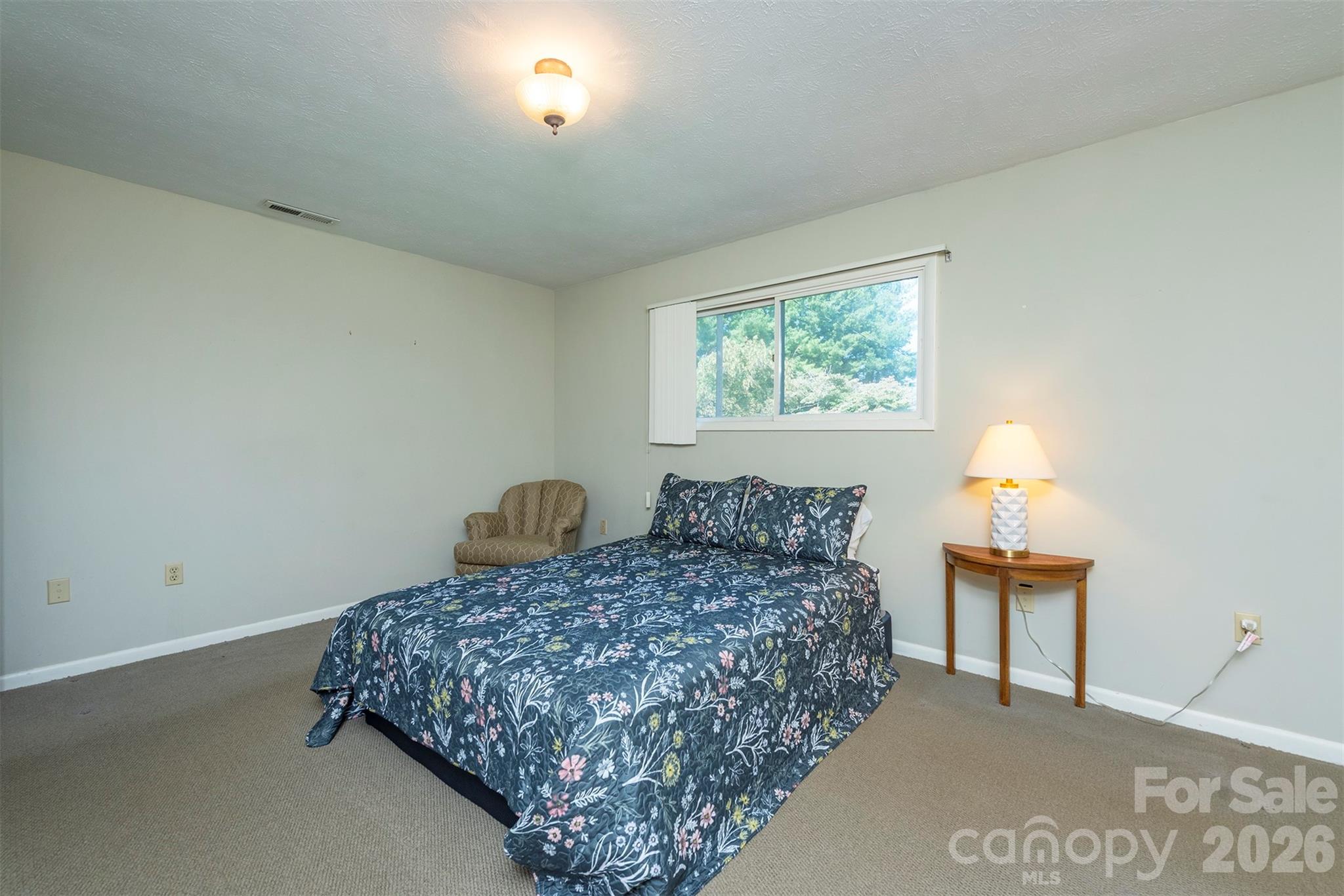 127 College Circle Property Photo 23