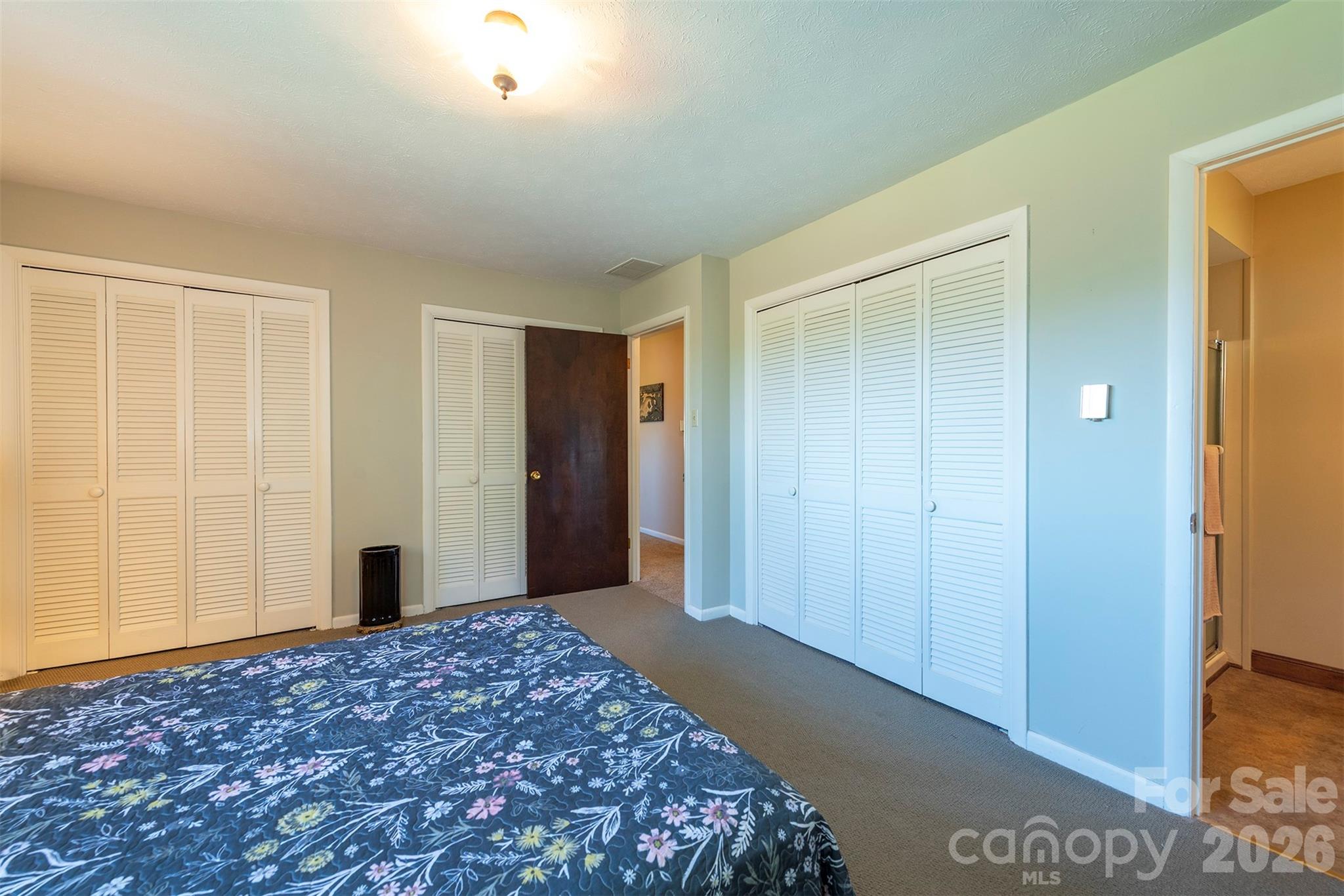 127 College Circle Property Photo 25