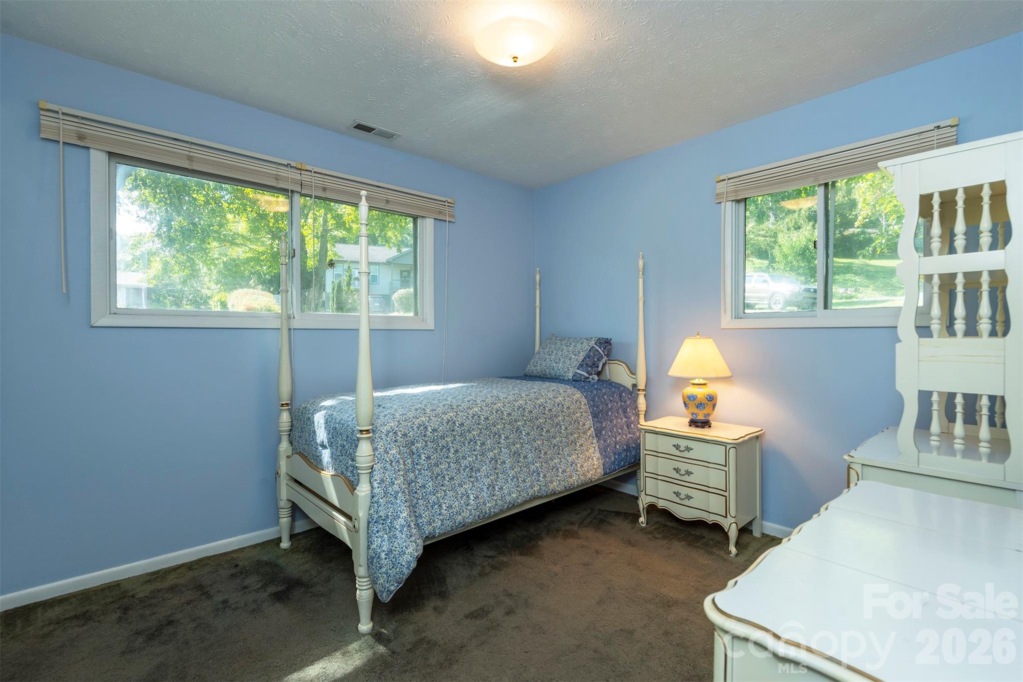 127 College Circle Property Photo 27