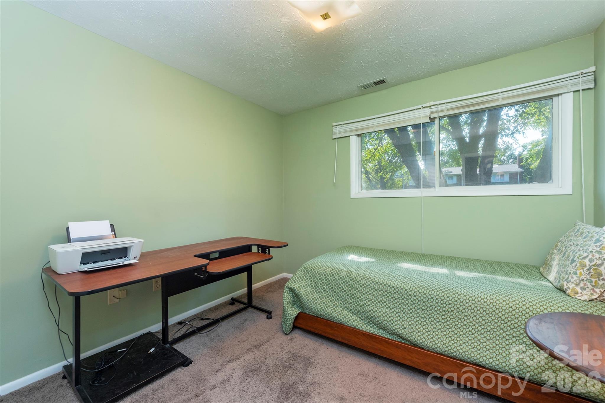 127 College Circle Property Photo 28