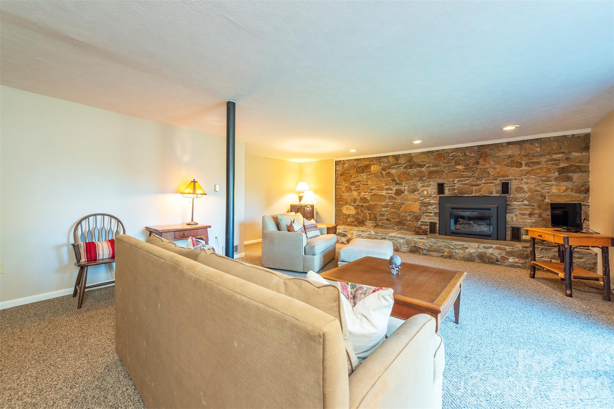 127 College Circle Property Photo 30