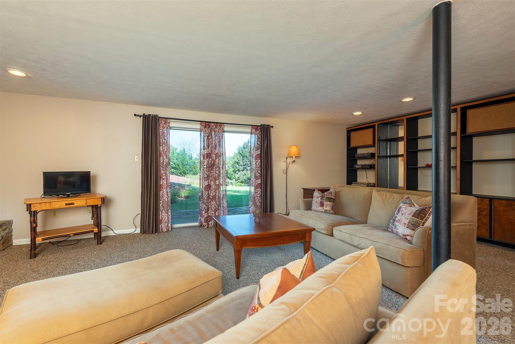 127 College Circle Property Photo 32