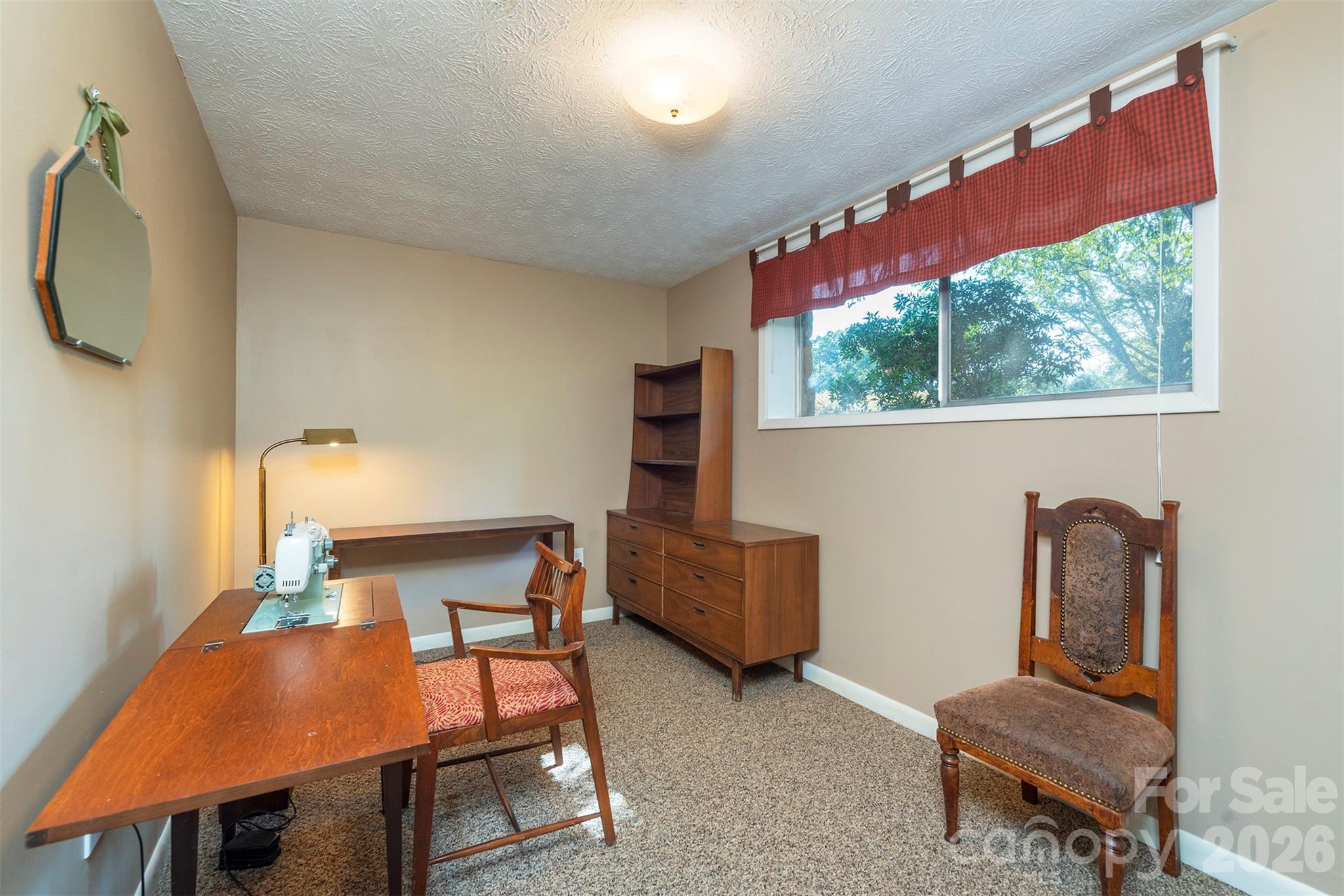 127 College Circle Property Photo 33