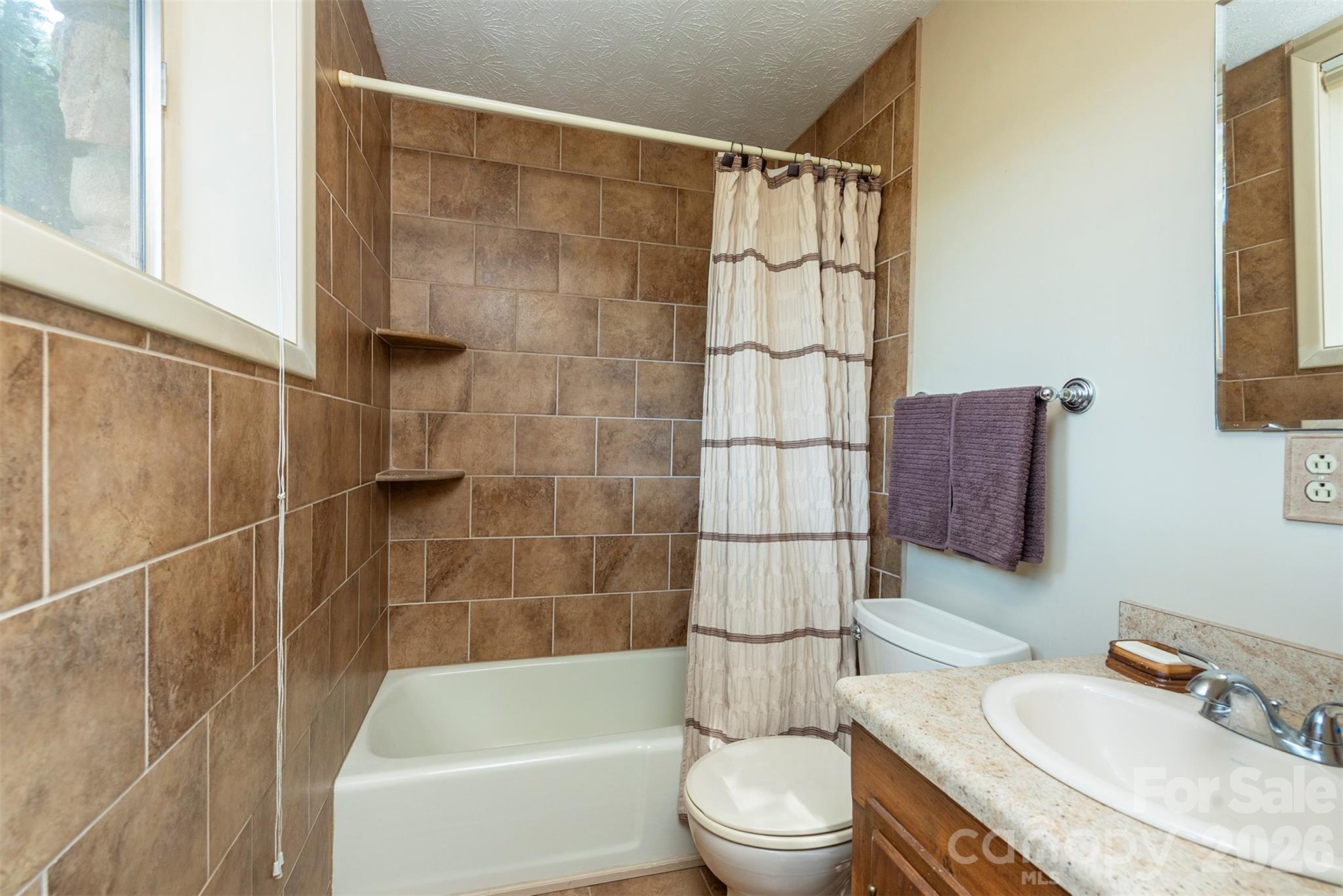 127 College Circle Property Photo 34