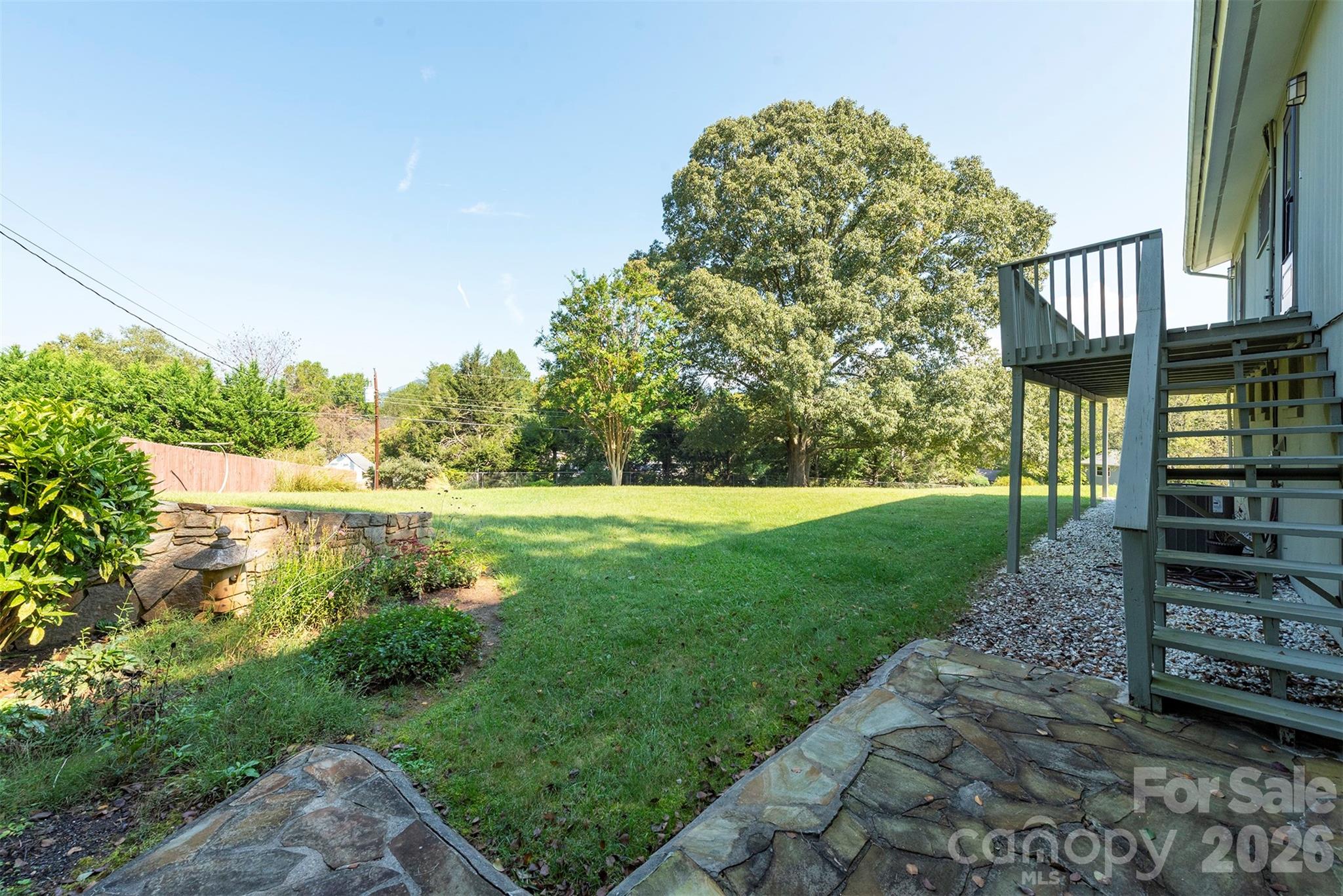 127 College Circle Property Photo 35