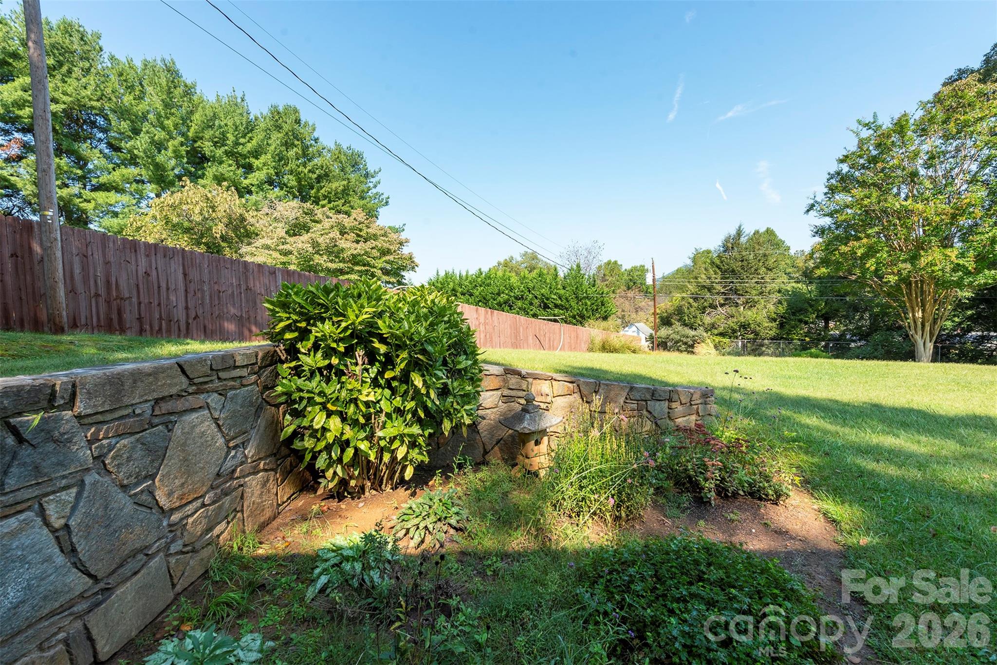 127 College Circle Property Photo 36