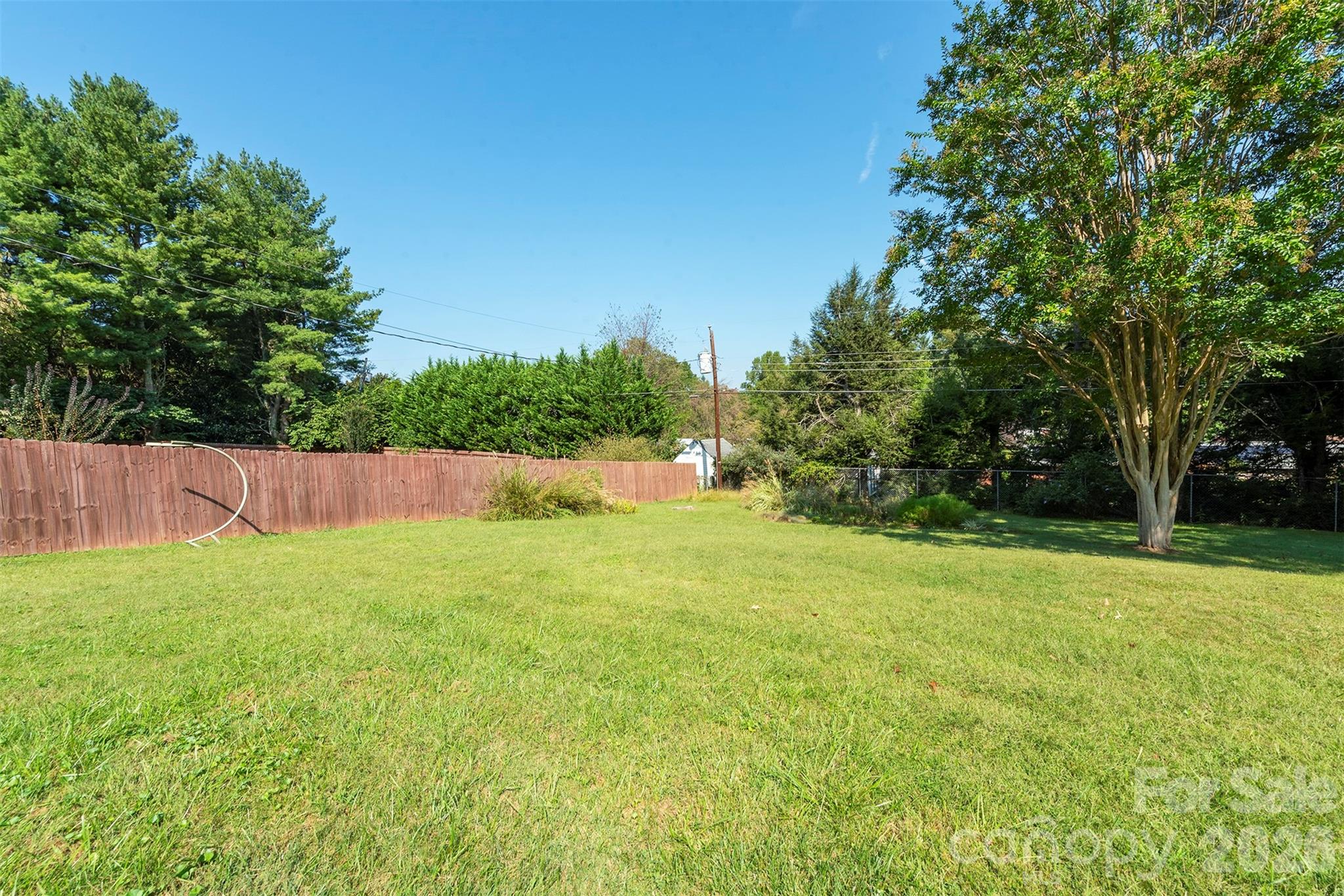 127 College Circle Property Photo 39