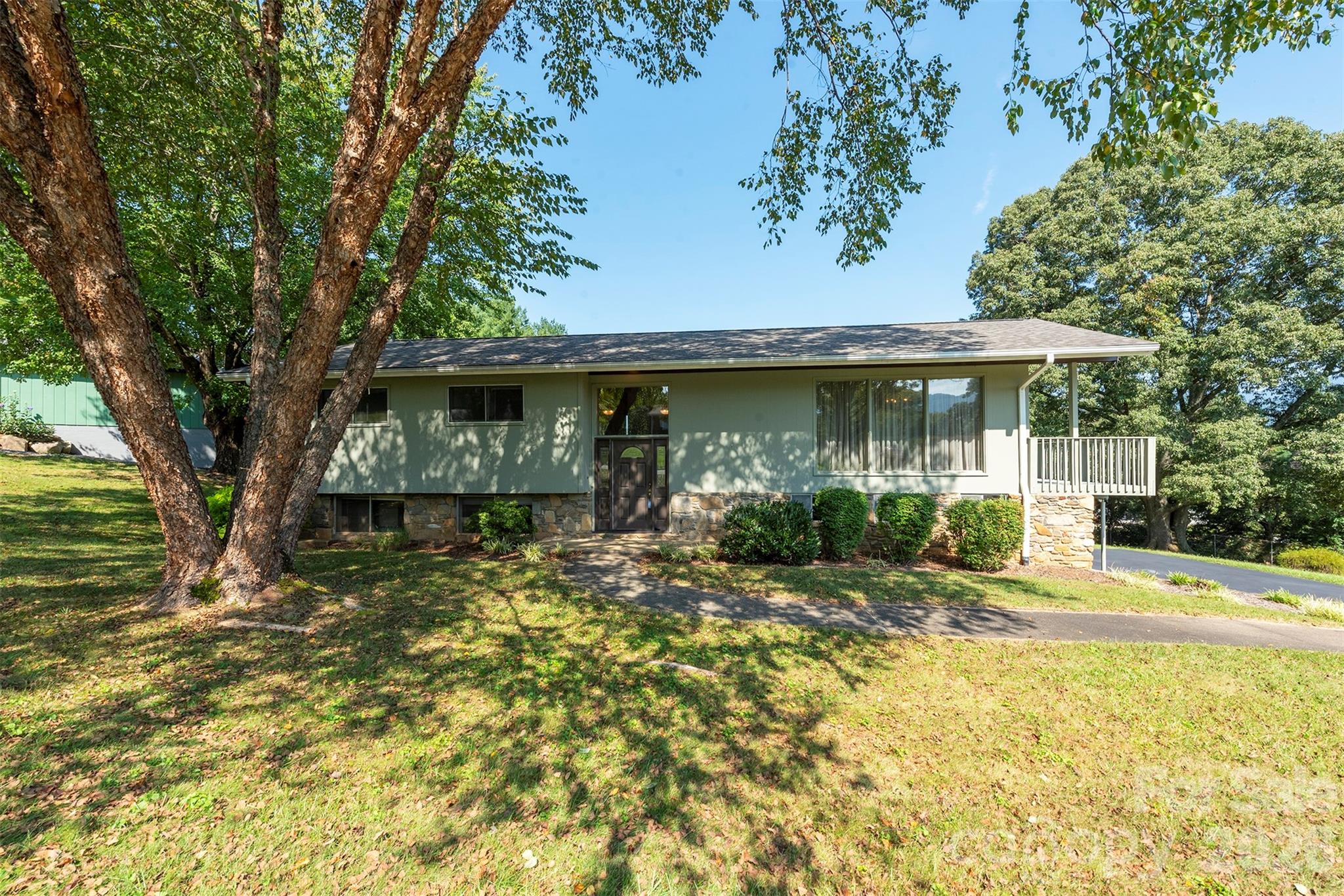 127 College Circle Property Photo 45