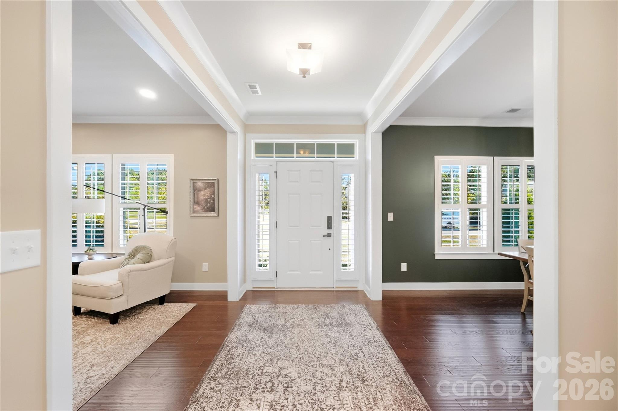 912 Manorwood Drive Property Photo 3