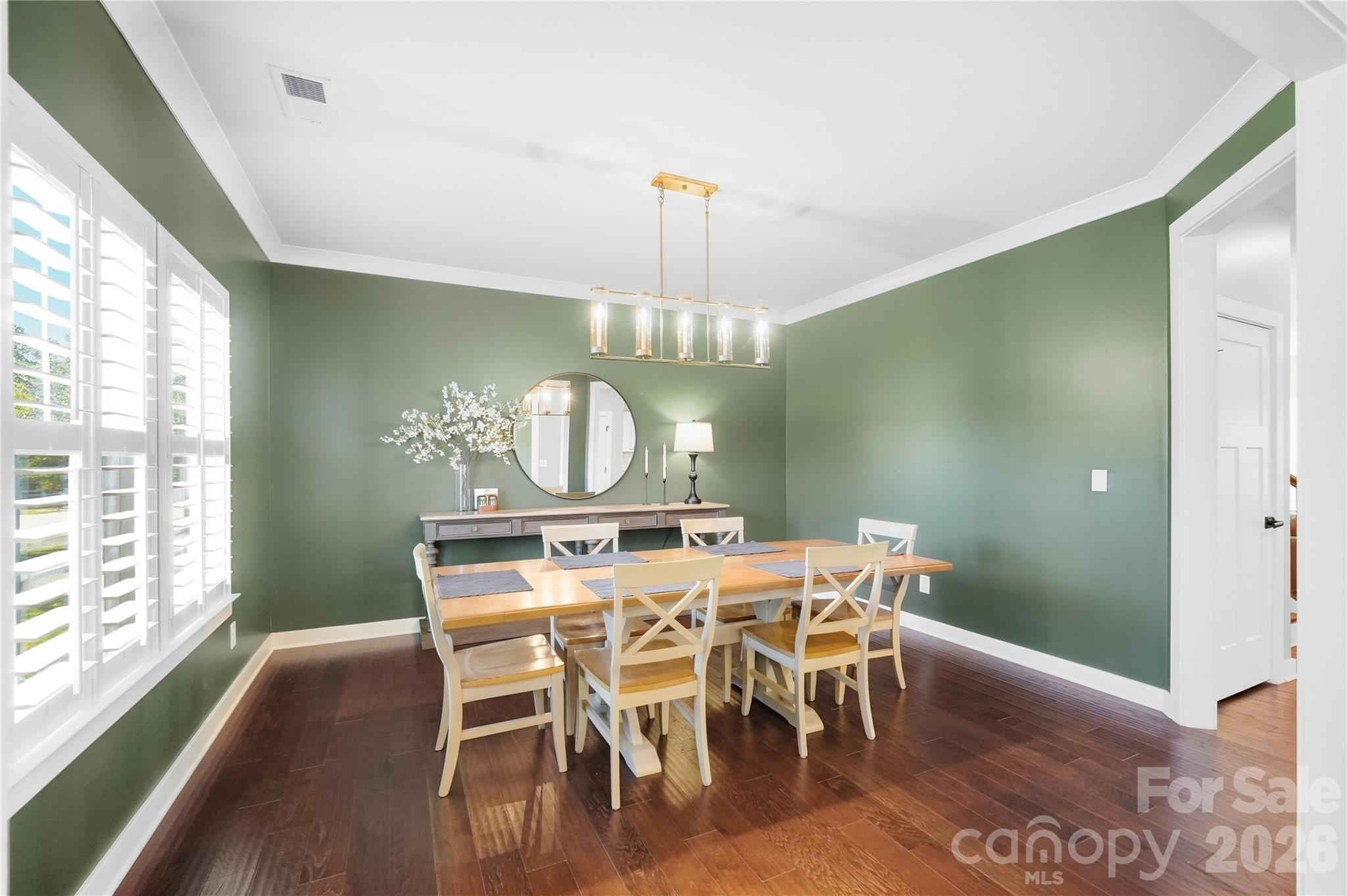 912 Manorwood Drive Property Photo 4