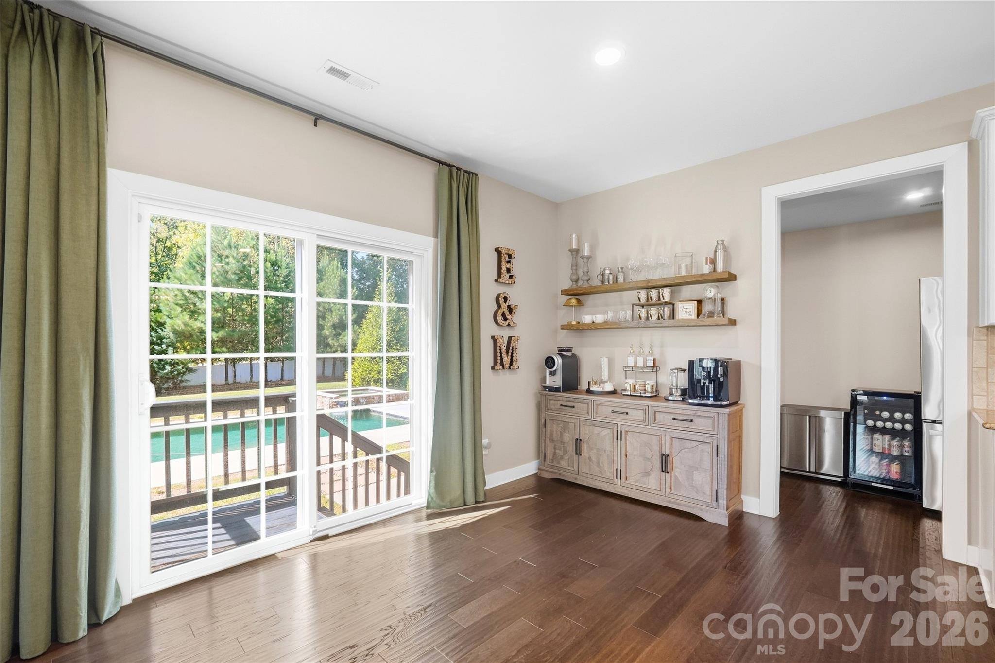 912 Manorwood Drive Property Photo 8