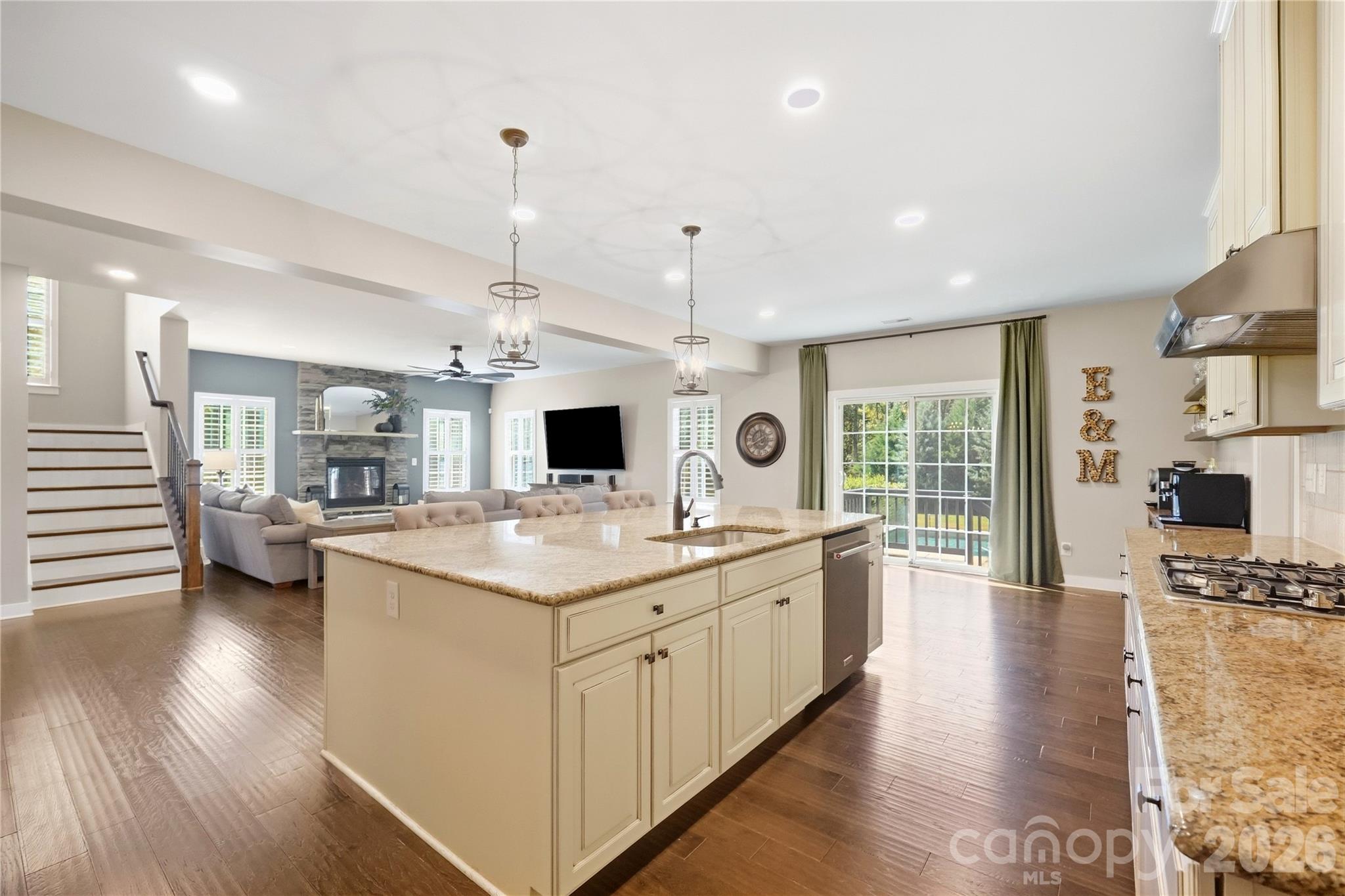 912 Manorwood Drive Property Photo 11