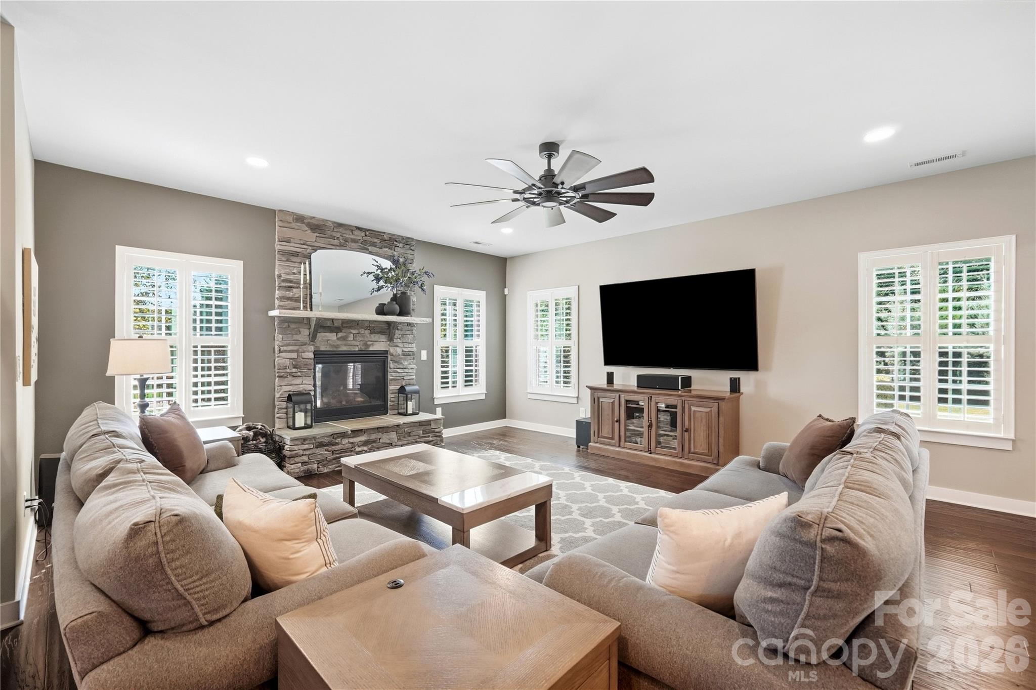 912 Manorwood Drive Property Photo 14