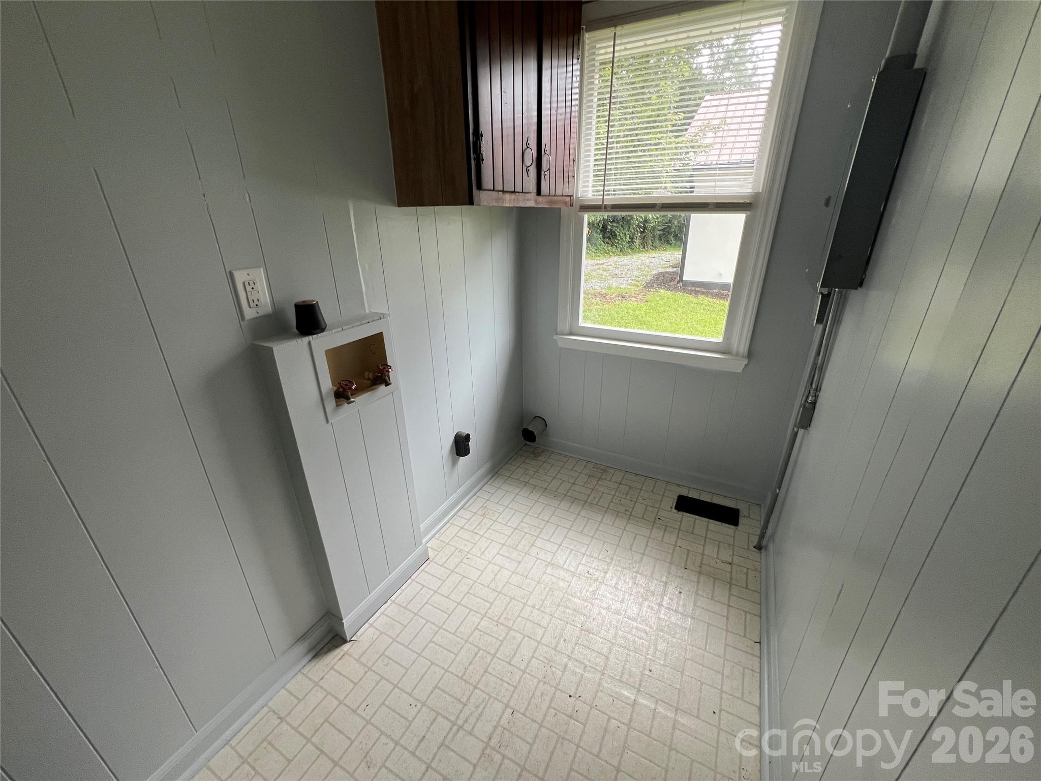 346 N Cleghorn Street Property Photo 13