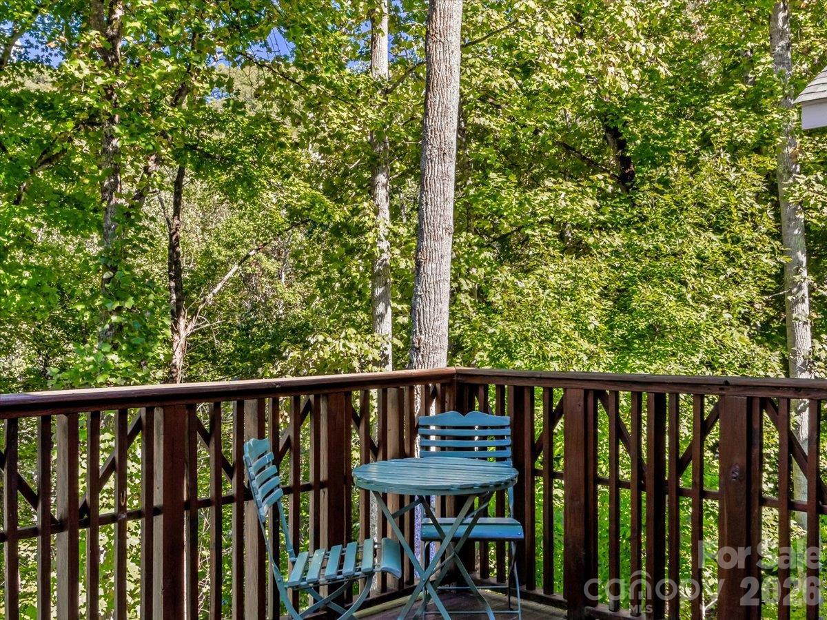 81 Creekside Way F-301 Property Photo 9