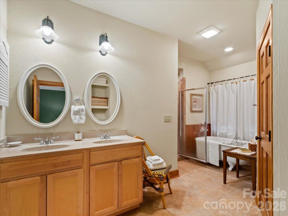 81 Creekside Way F-301 Property Photo 24