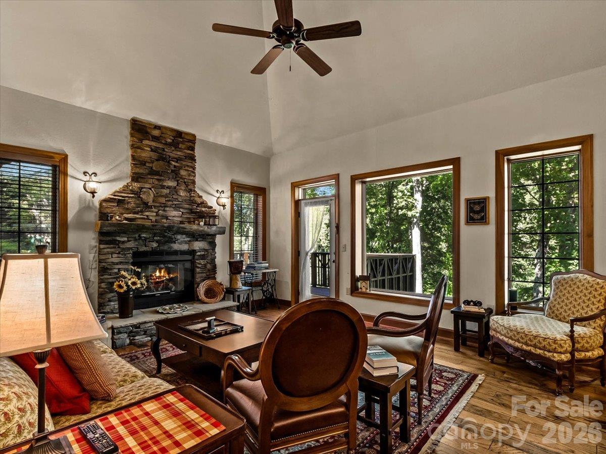 81 Creekside Way F-301 Property Photo 34