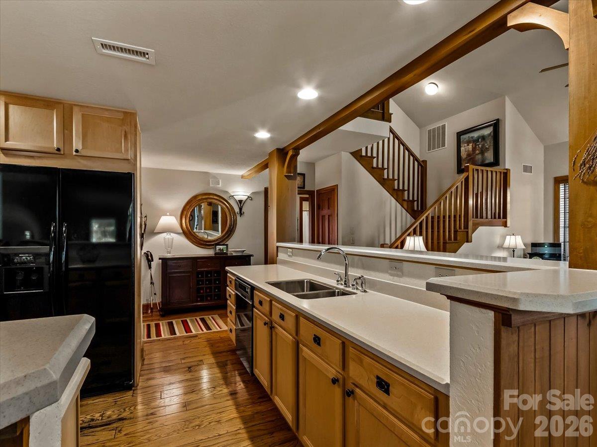 81 Creekside Way F-301 Property Photo 38