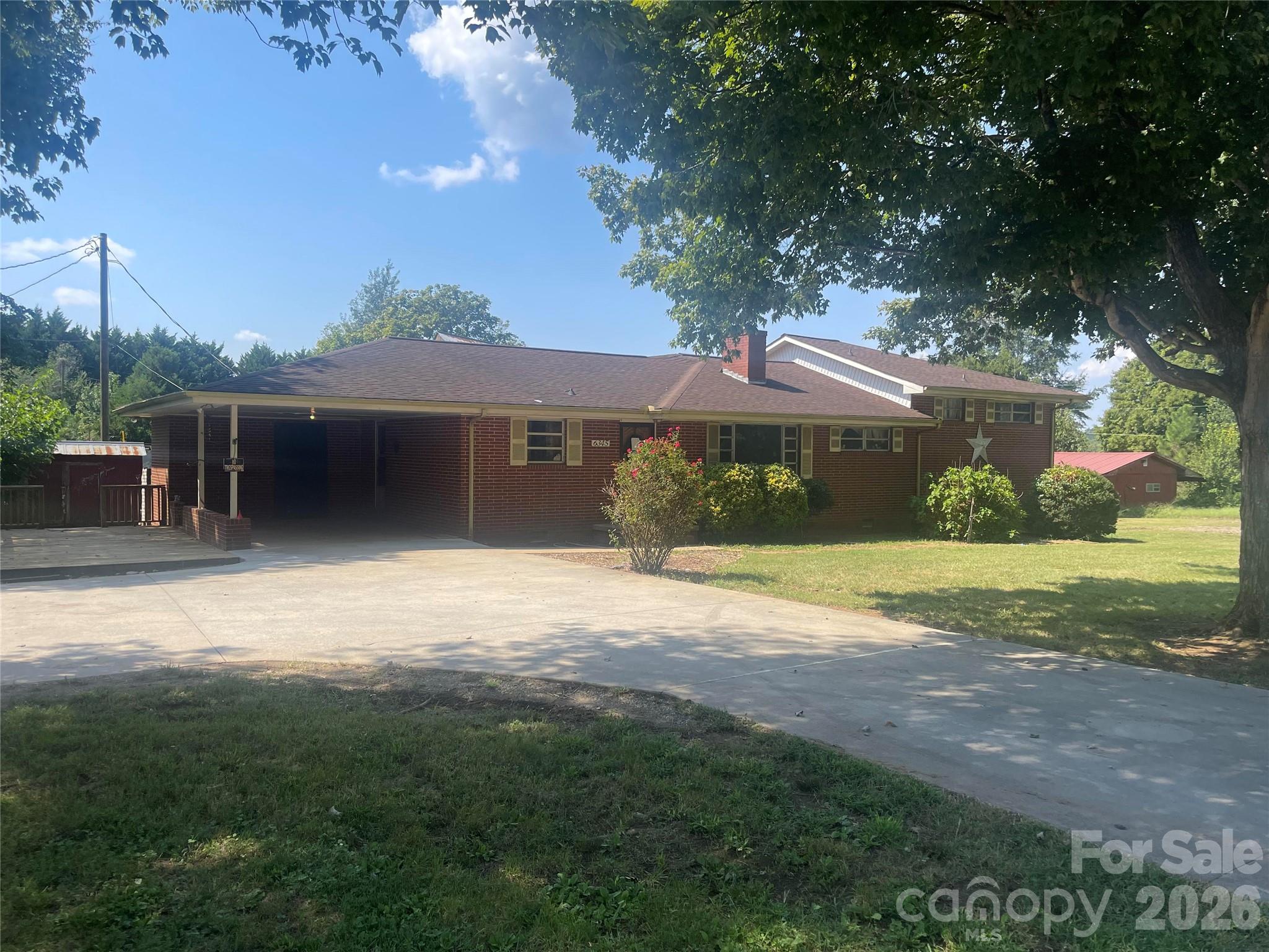 6345 Woodleaf Road Property Photo 2