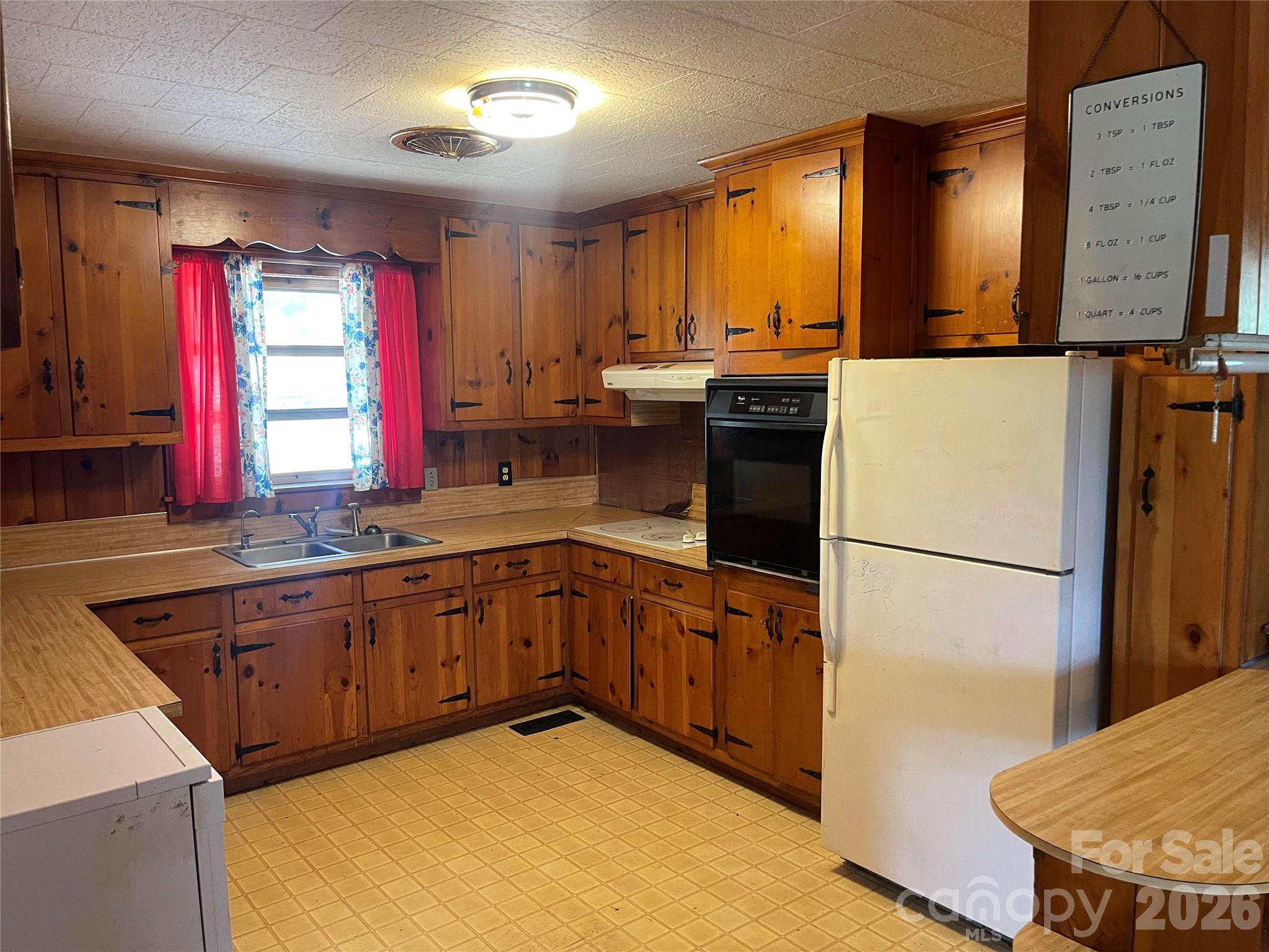 6345 Woodleaf Road Property Photo 8