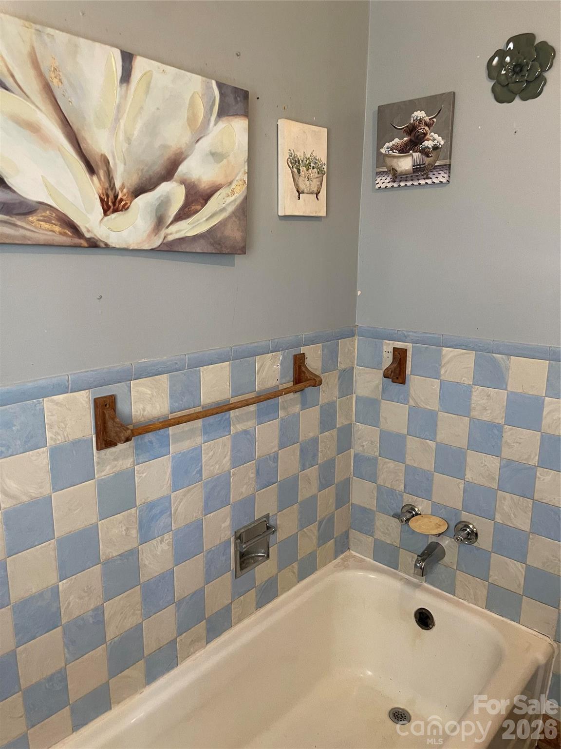 6345 Woodleaf Road Property Photo 12