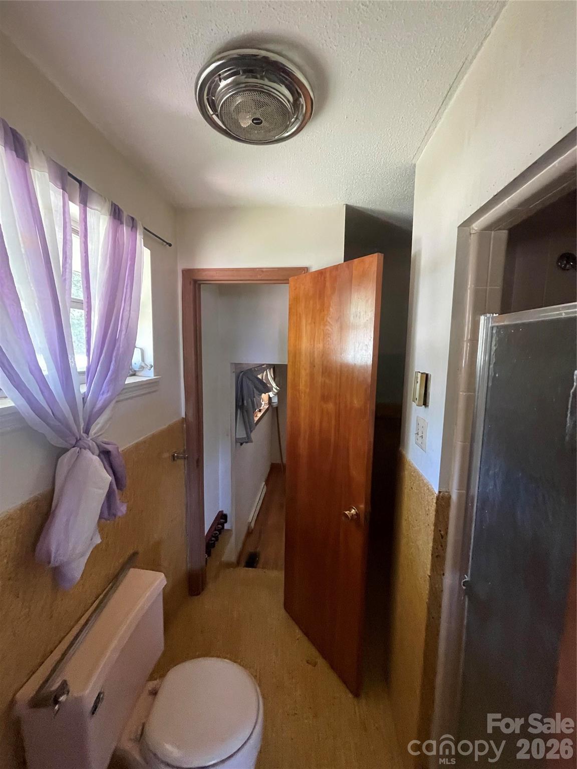6345 Woodleaf Road Property Photo 14
