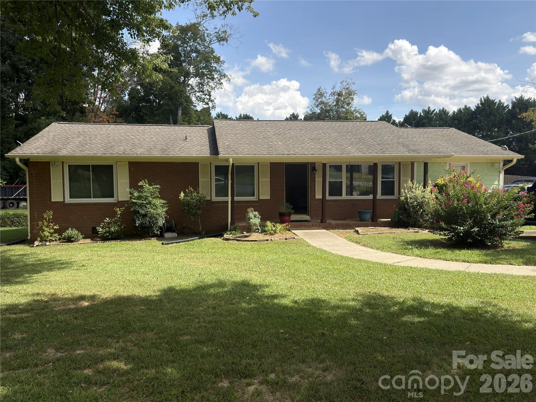 604 Allen Way Property Photo 3