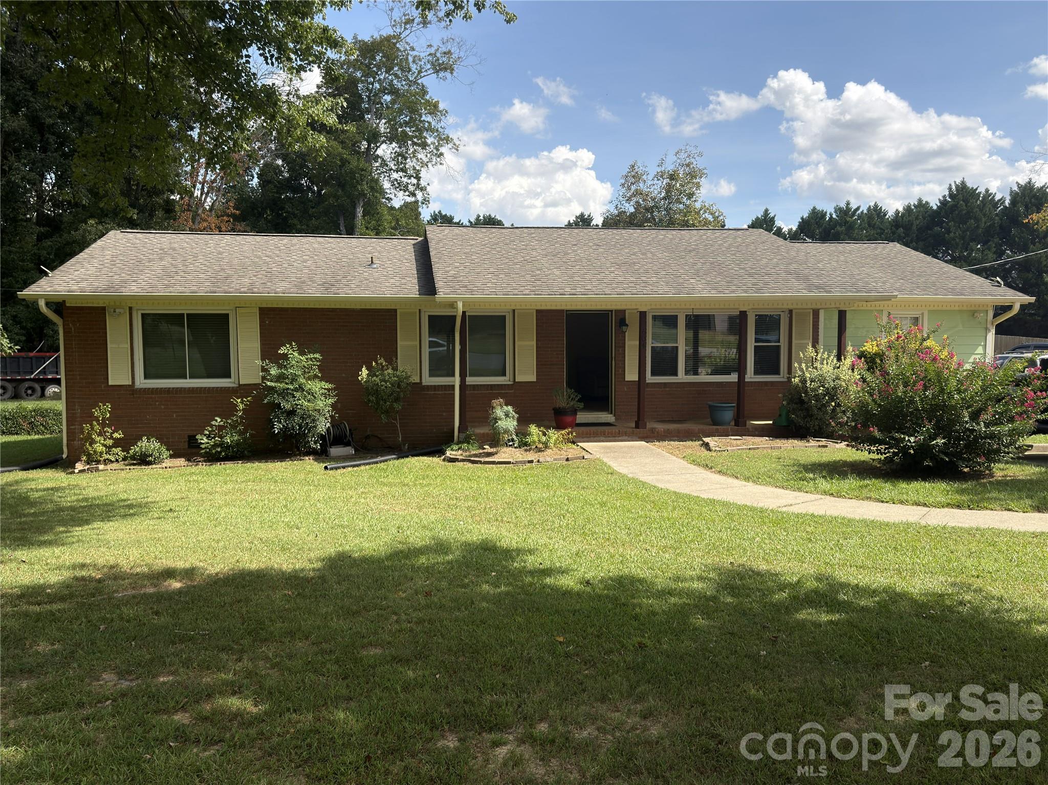 604 Allen Way Property Photo 4
