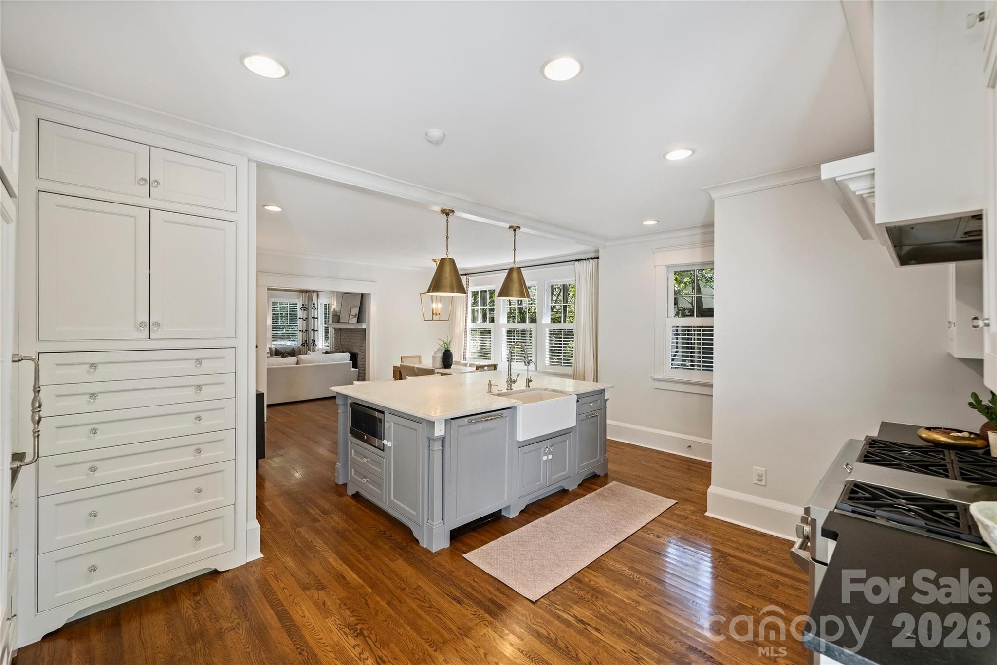 616 E Tremont Avenue Property Photo 14