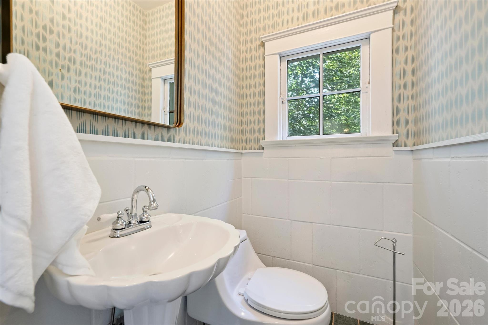 616 E Tremont Avenue Property Photo 27