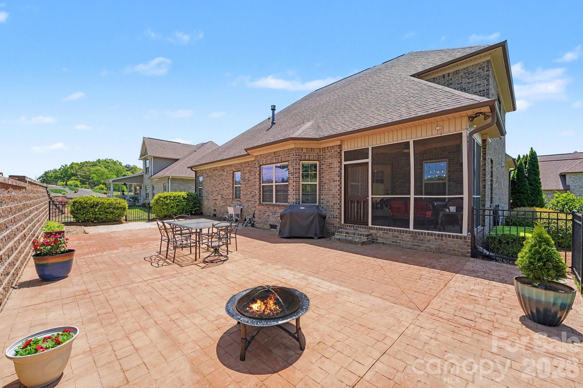 489 Lotus Court Property Photo 33