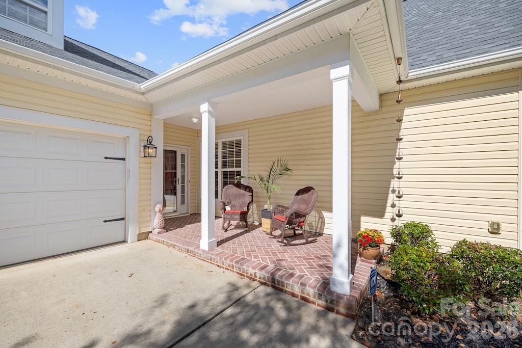 6723 Carrington Pointe Drive Property Photo 4