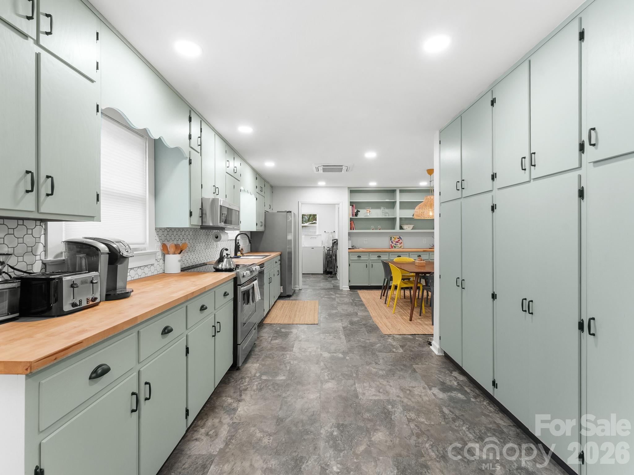 105 Robinson Avenue Property Photo 8