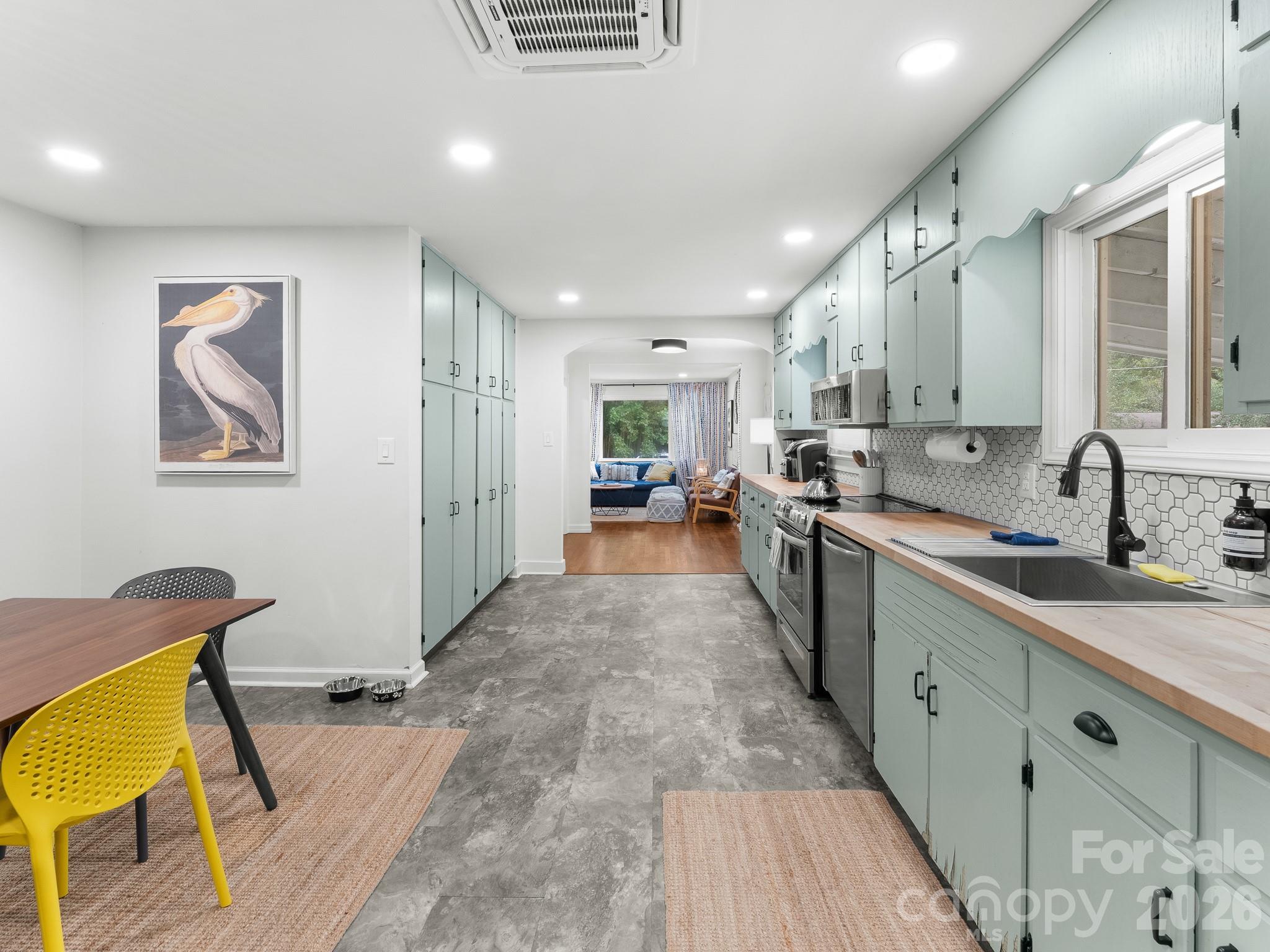 105 Robinson Avenue Property Photo 16