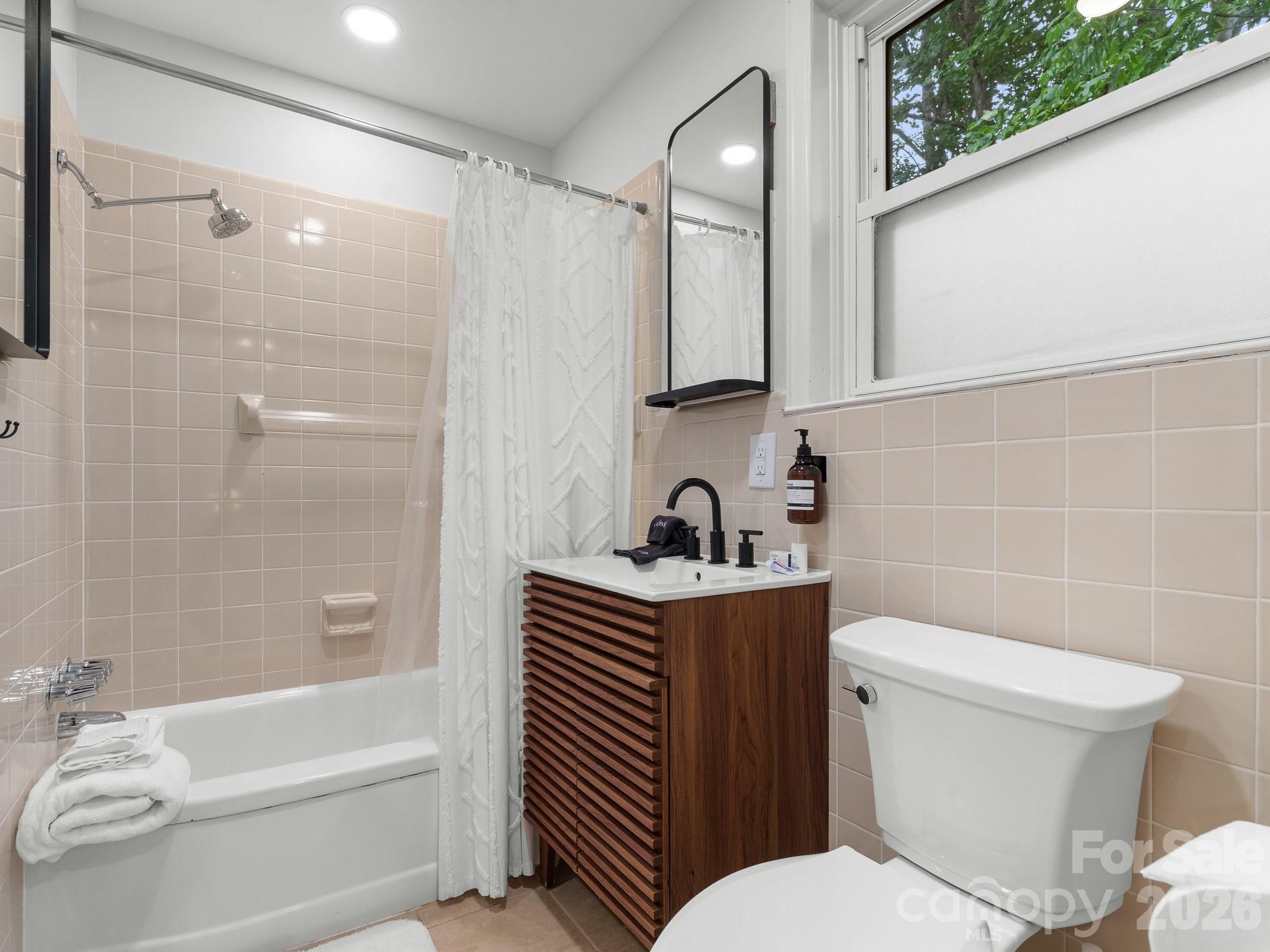 105 Robinson Avenue Property Photo 21