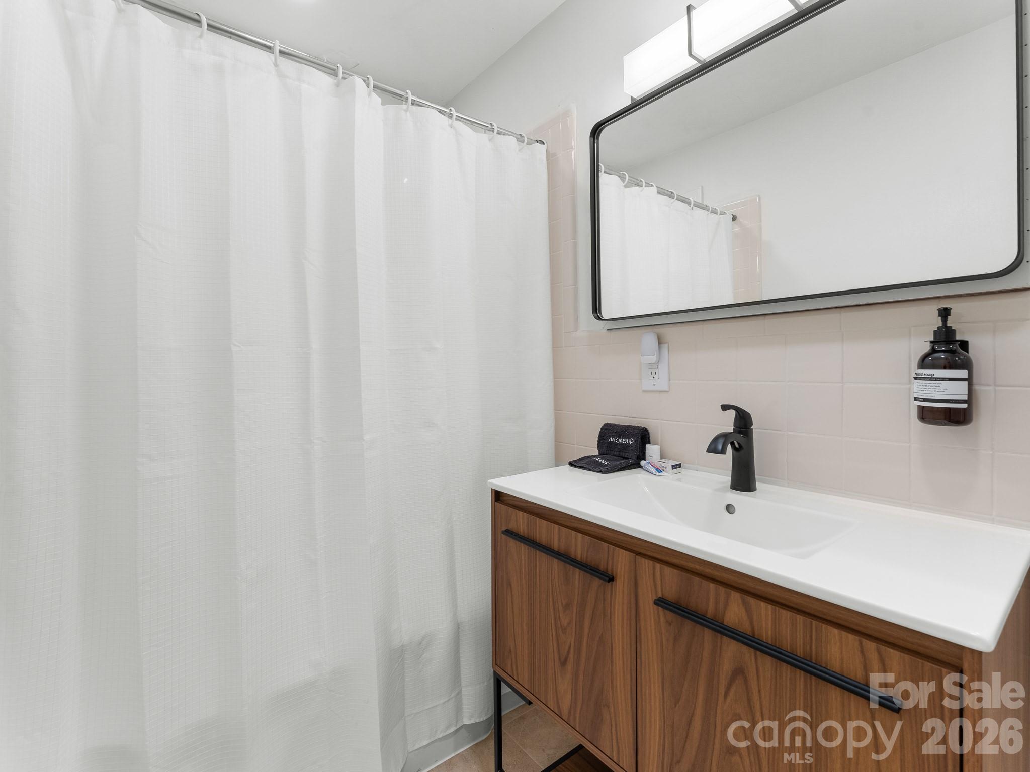 105 Robinson Avenue Property Photo 25