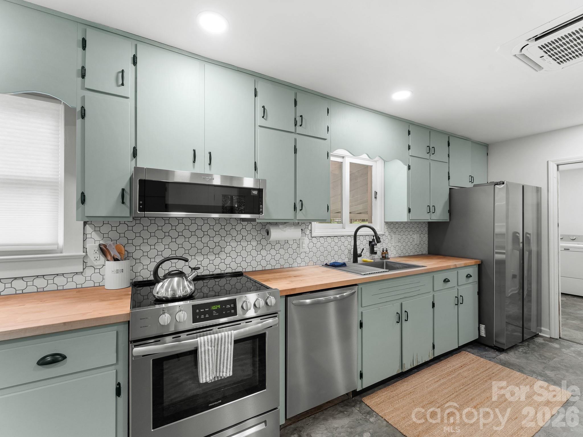105 Robinson Avenue Property Photo 29