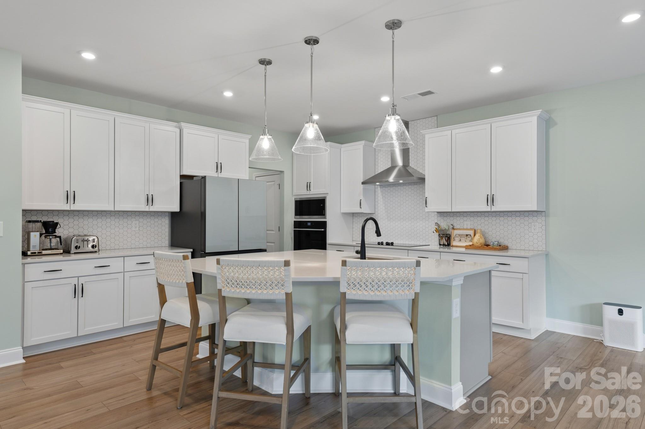 6113 Mariemont Circle Property Photo 1