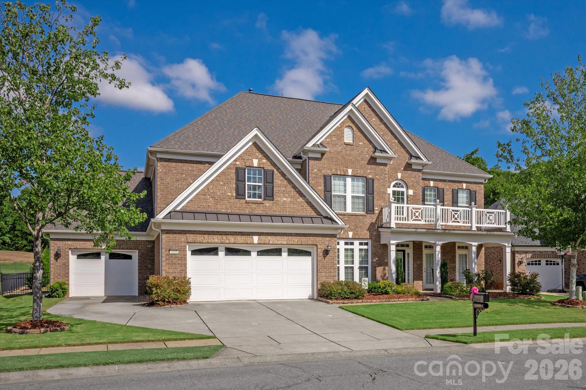 2418 Creek Manor Drive Property Photo 2