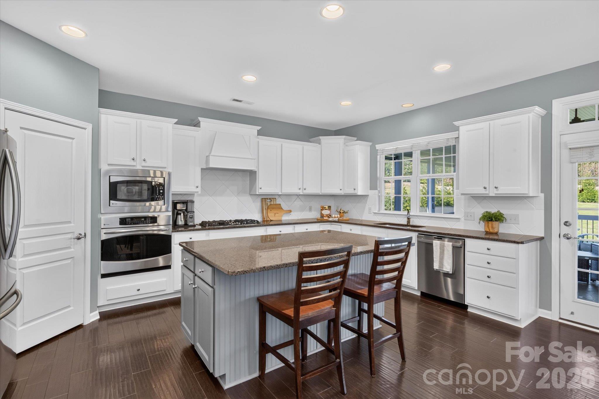 2418 Creek Manor Drive Property Photo 10