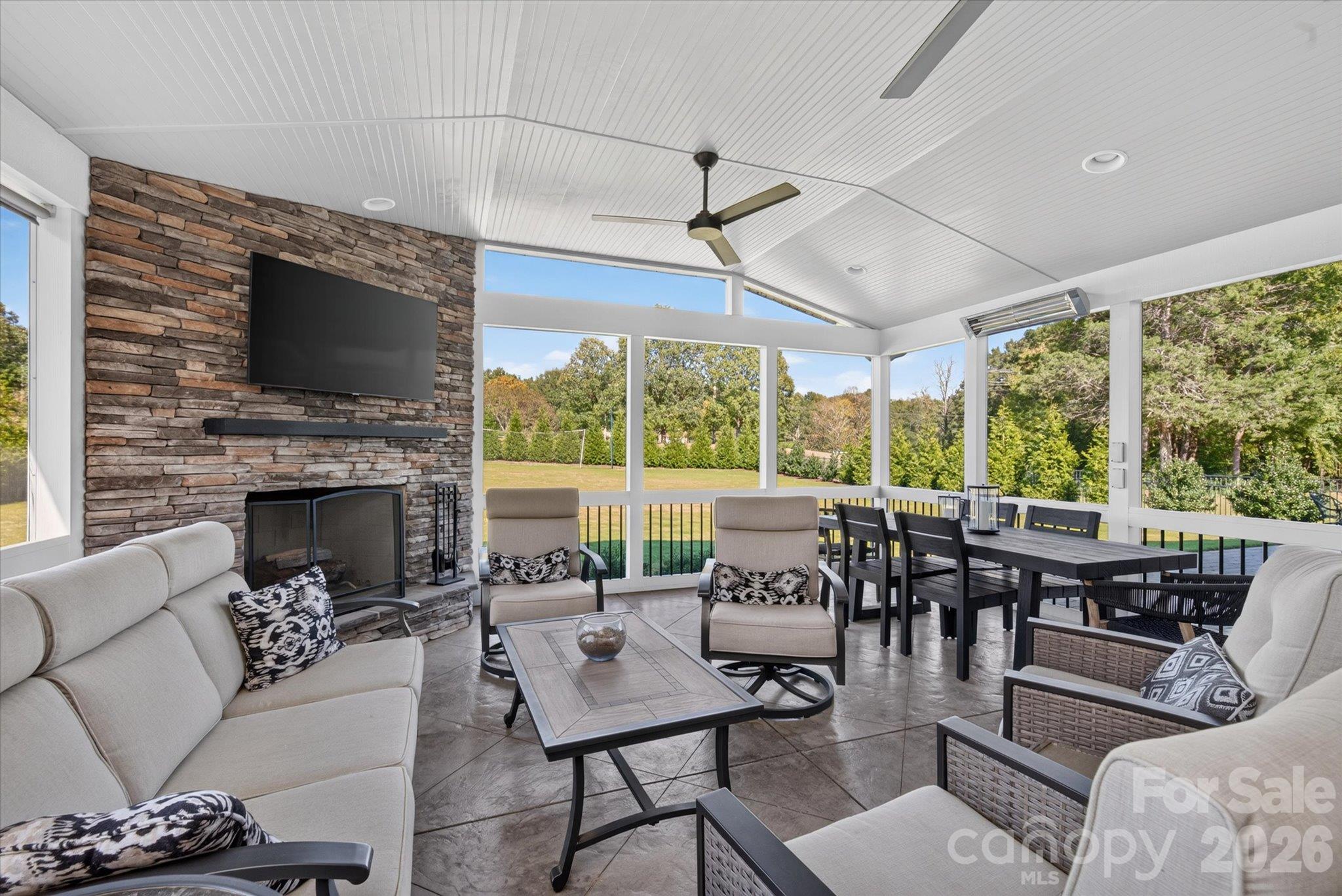 2418 Creek Manor Drive Property Photo 13