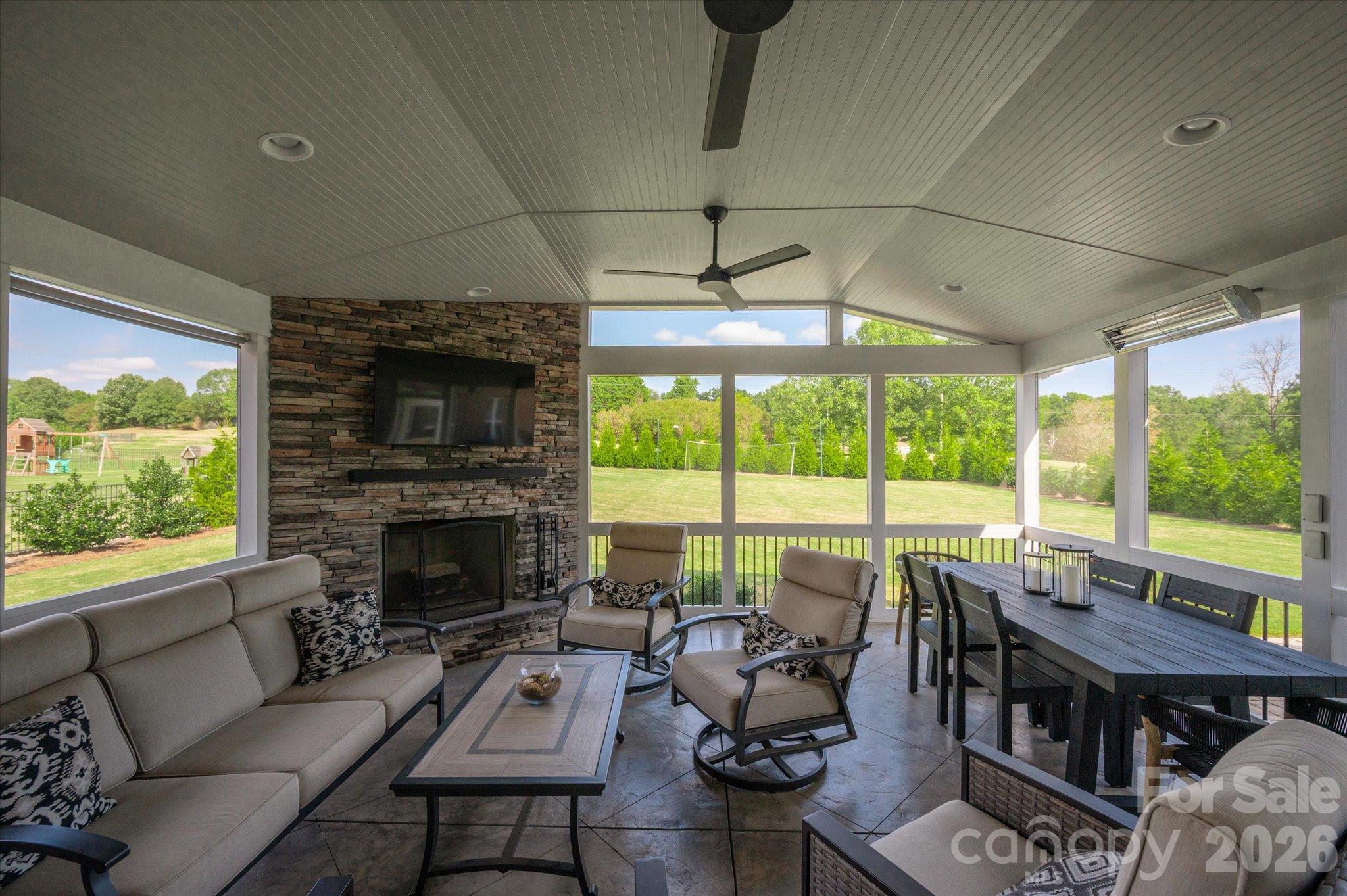 2418 Creek Manor Drive Property Photo 24