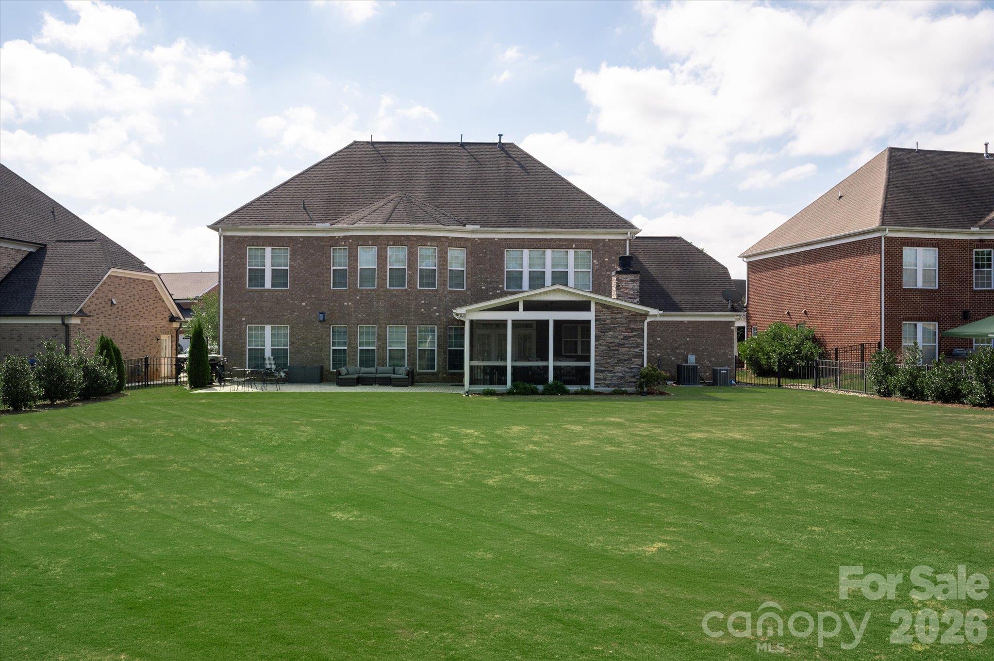 2418 Creek Manor Drive Property Photo 27